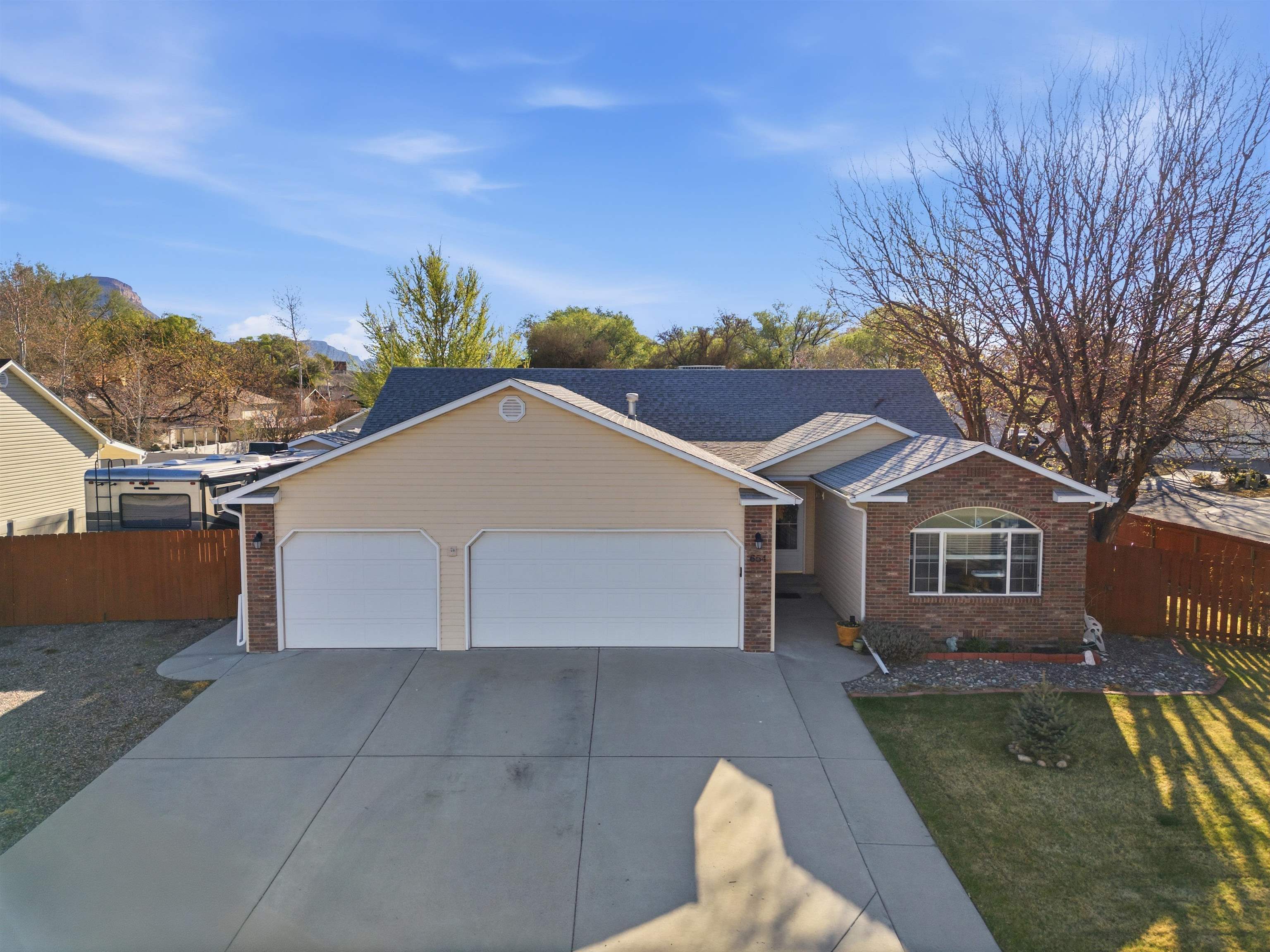 654 Challinor Lane Property Photo 1