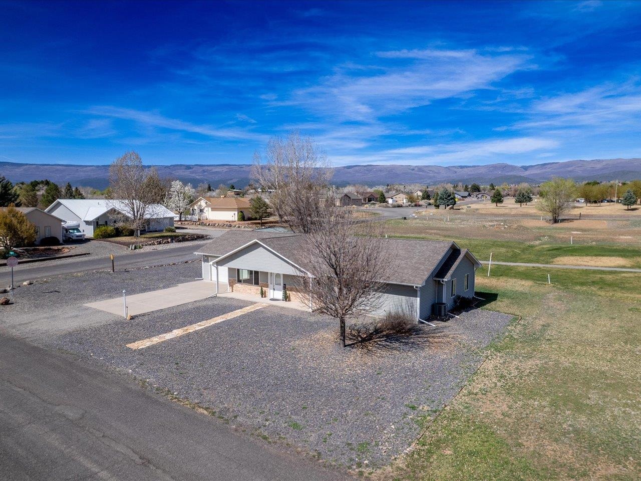 404 Se Birdie Circle Property Photo 1