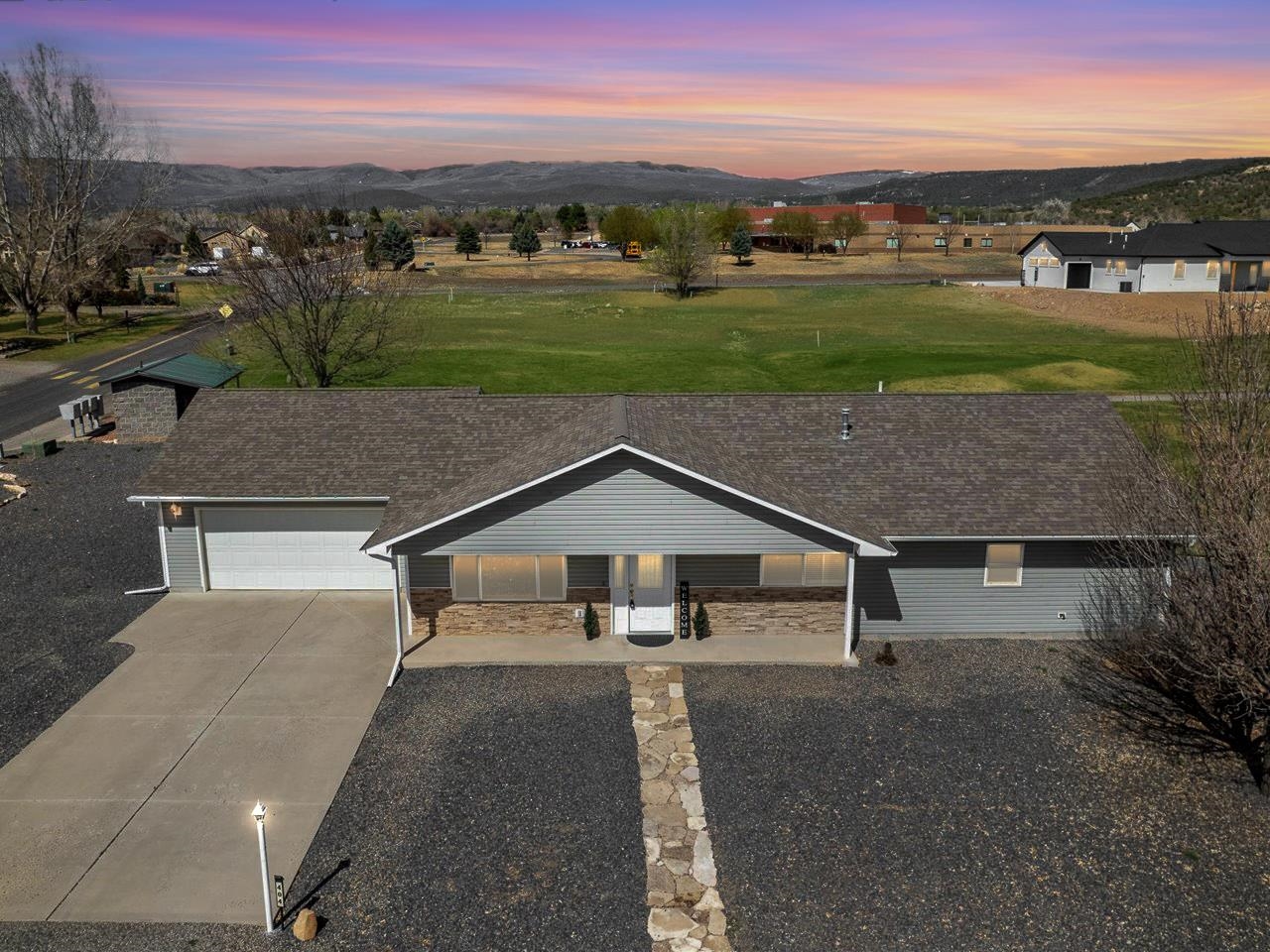 404 Se Birdie Circle Property Photo 2
