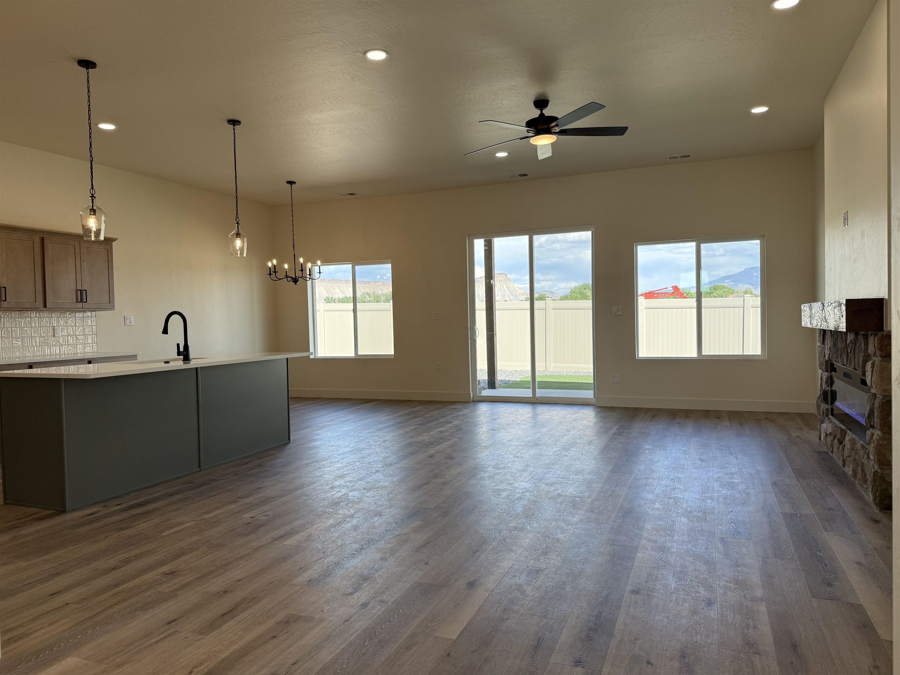 670 Sunset Valley Street Property Photo 3