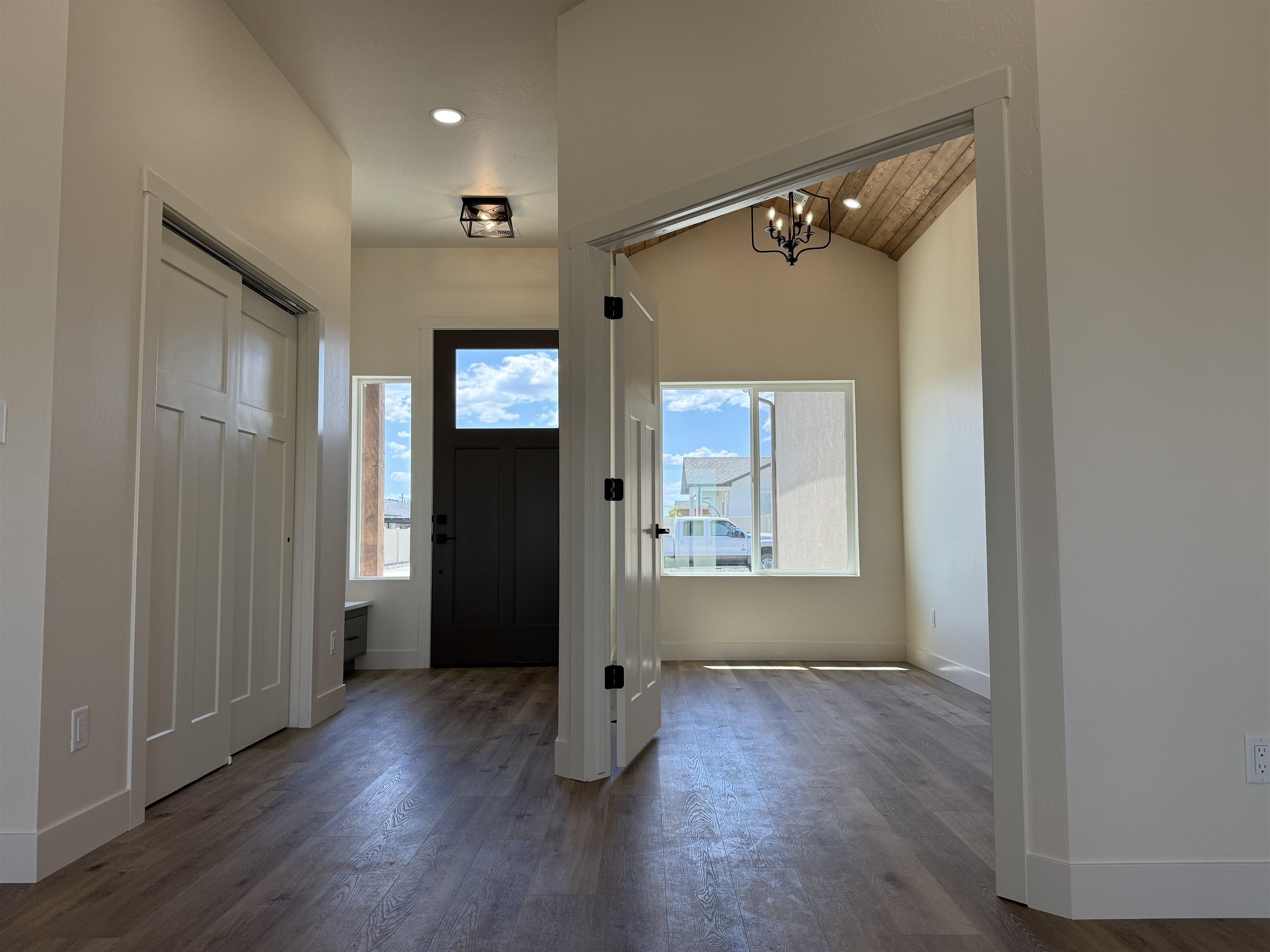 670 Sunset Valley Street Property Photo 7