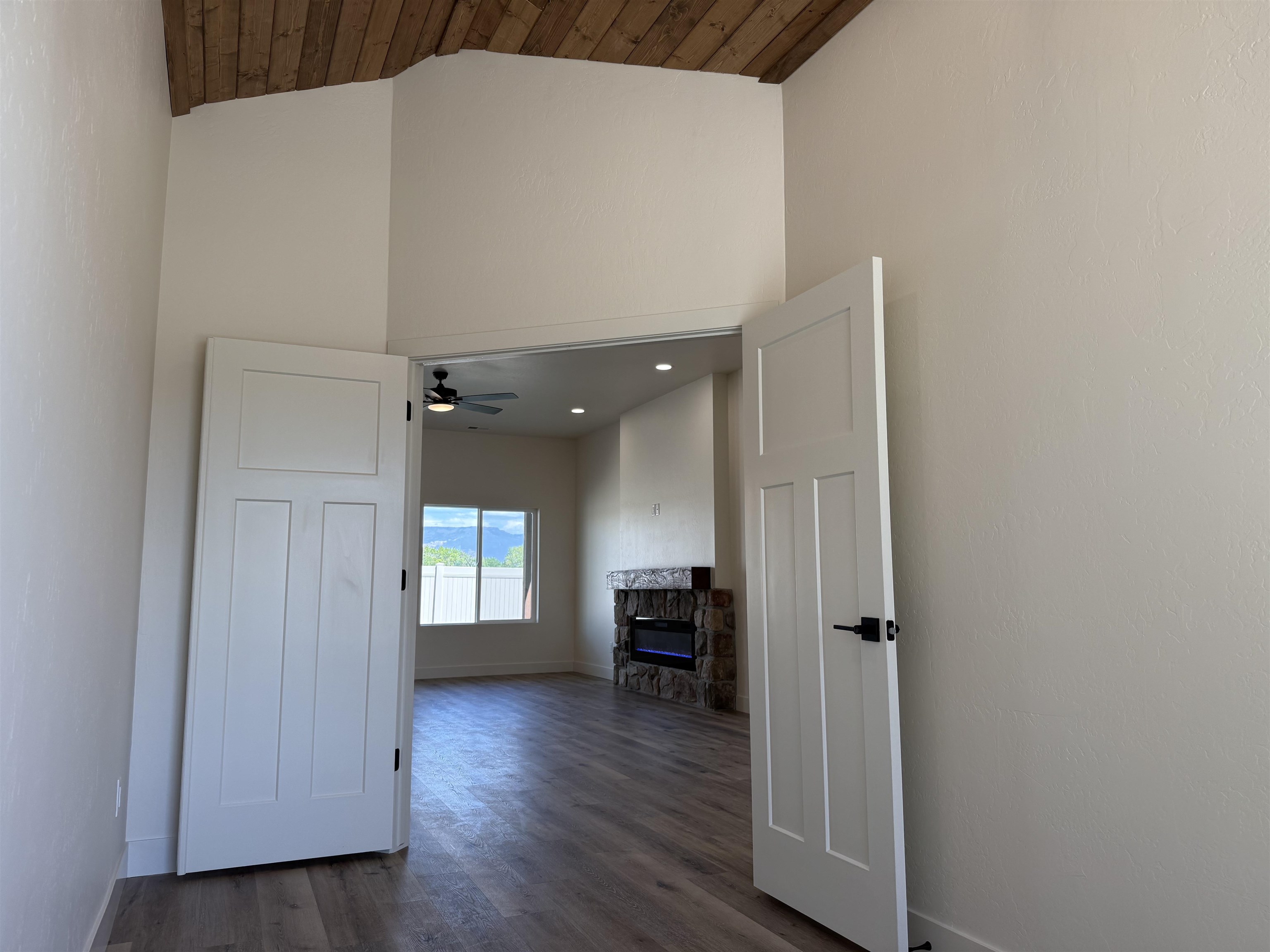 670 Sunset Valley Street Property Photo 9