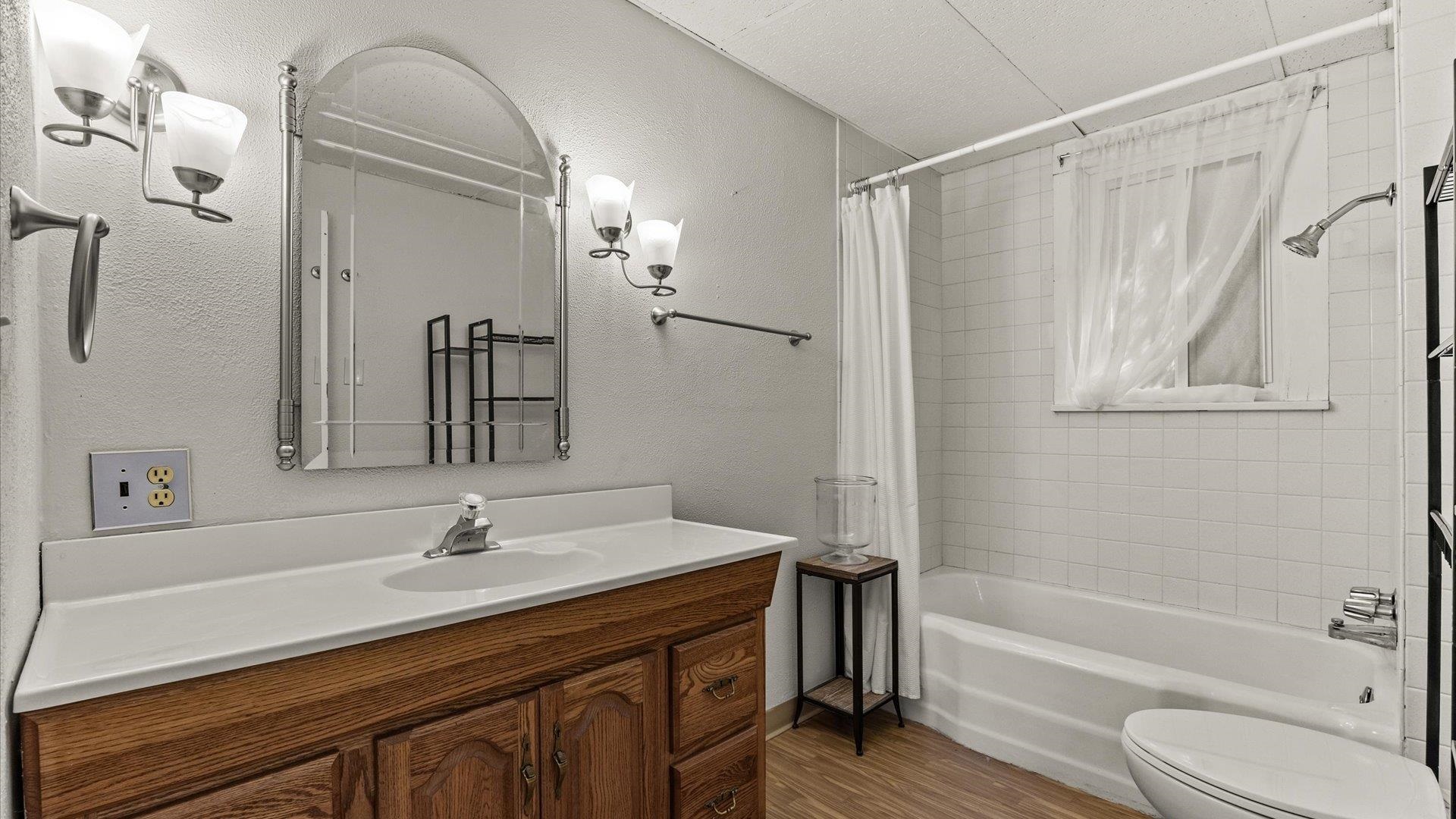 2101 Broadway Property Photo 17