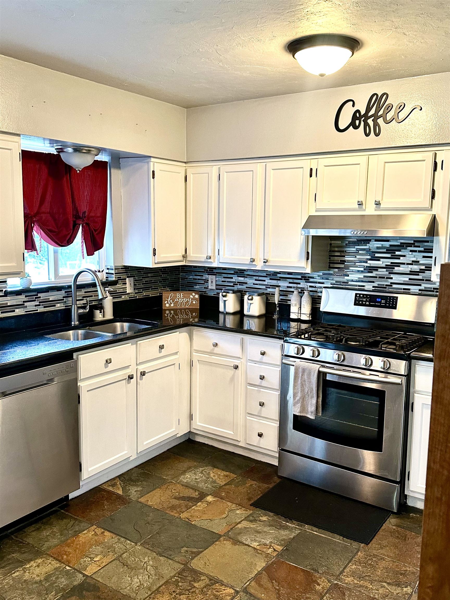 541 Teco Street Property Photo 7