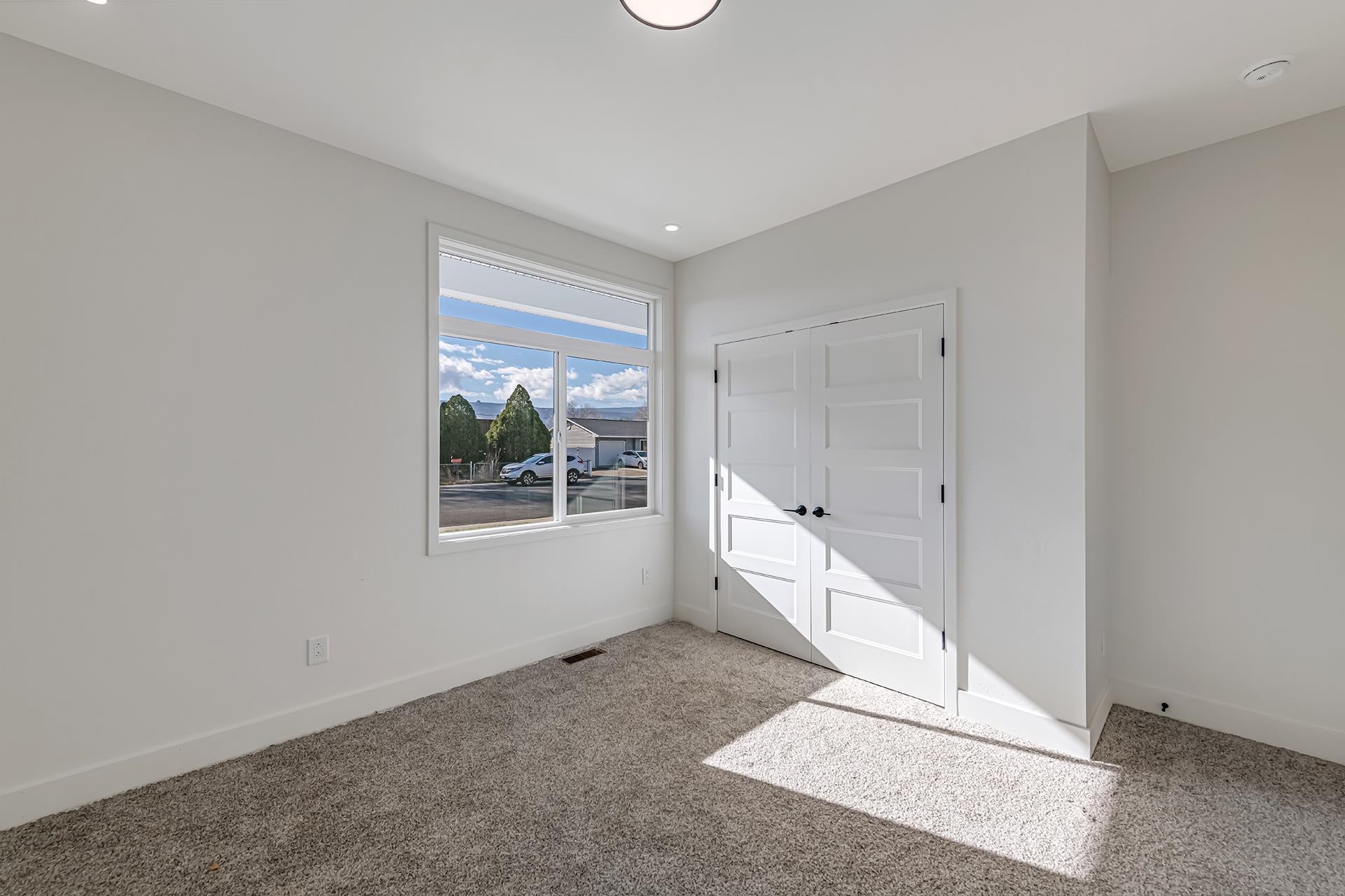 1057 E Harrison Avenue Property Photo 19