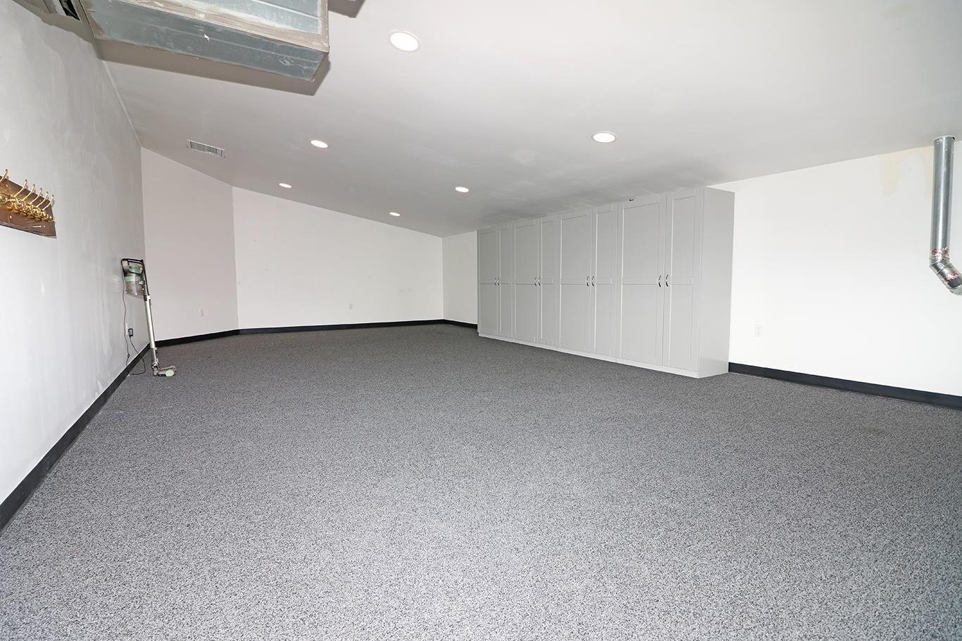 879 Struthers Avenue Property Photo 13
