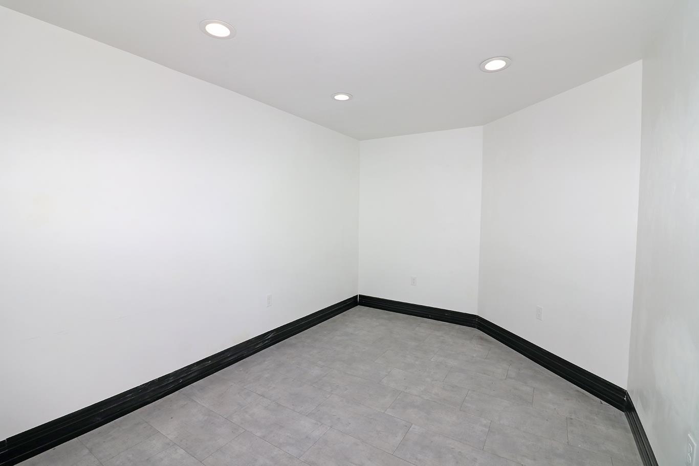 879 Struthers Avenue Property Photo 25