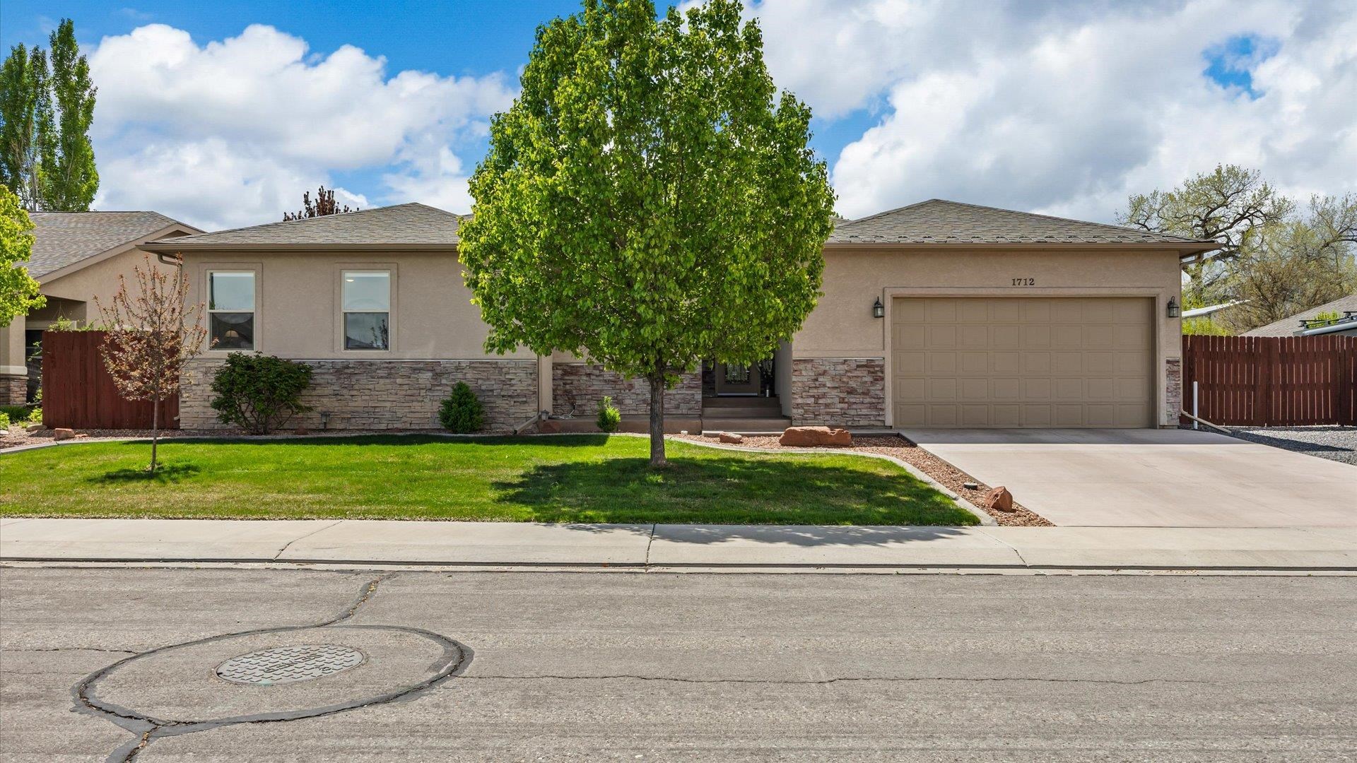 1712 Powis Lane Property Photo 1