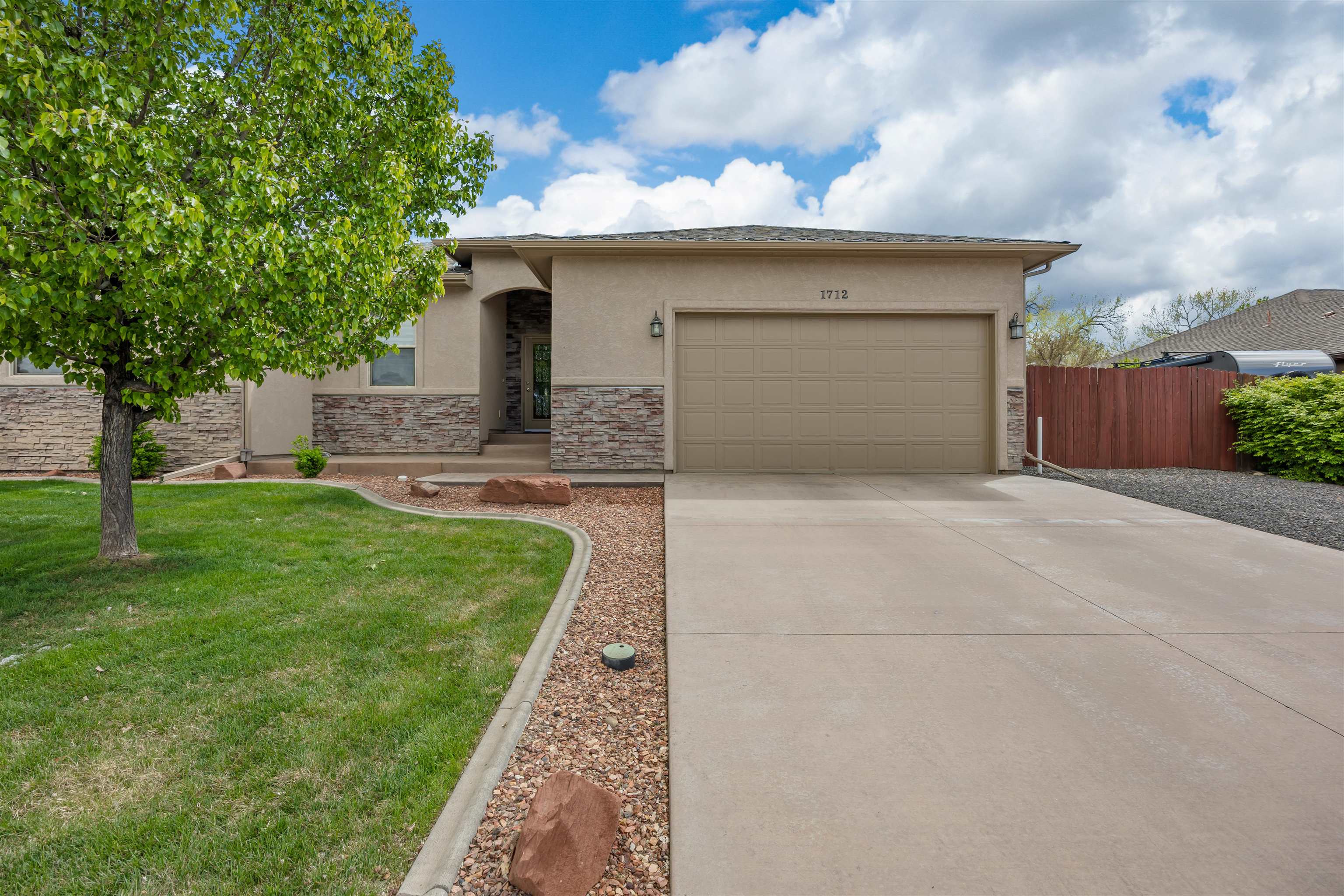 1712 Powis Lane Property Photo 3