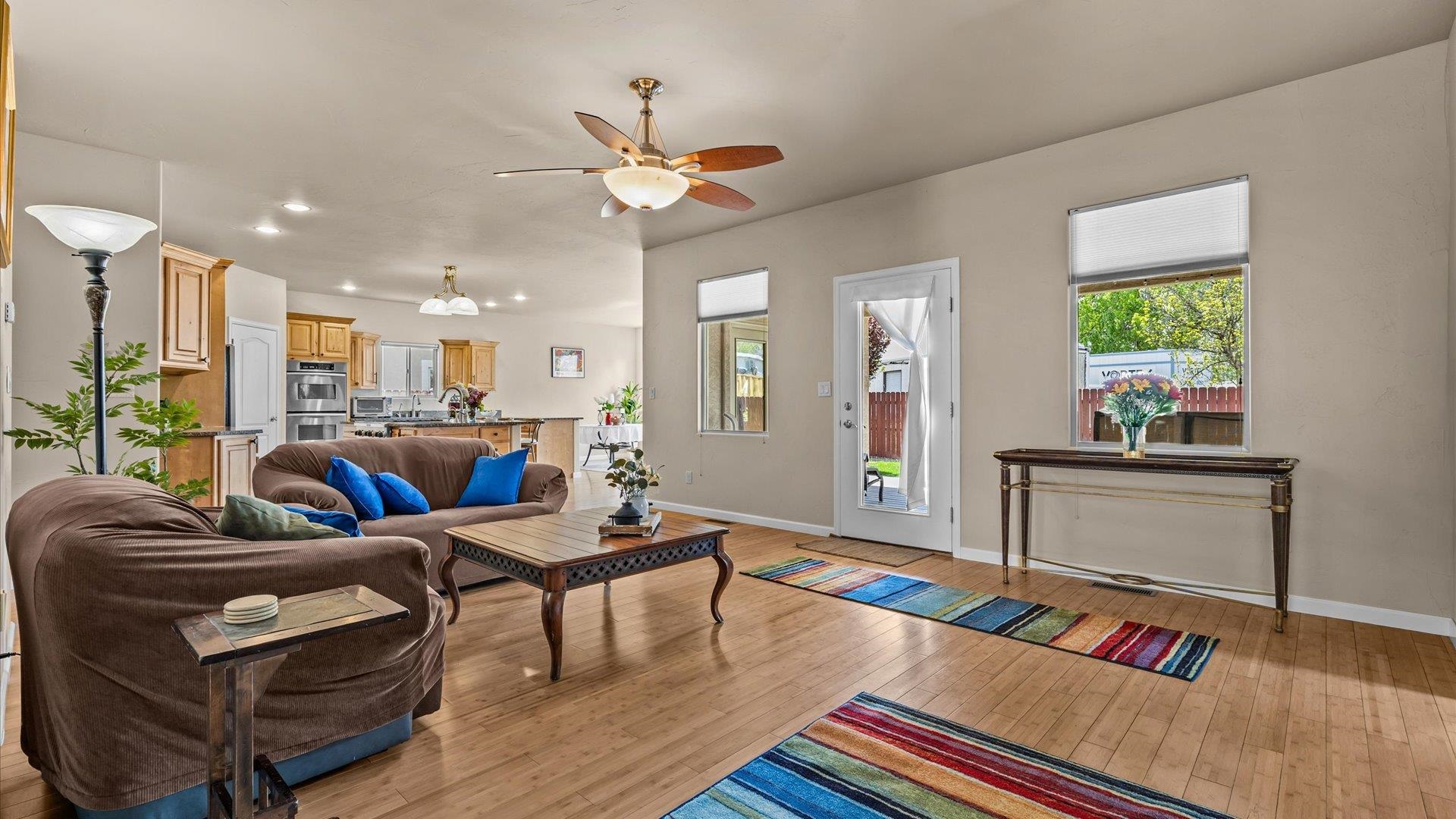1712 Powis Lane Property Photo 8
