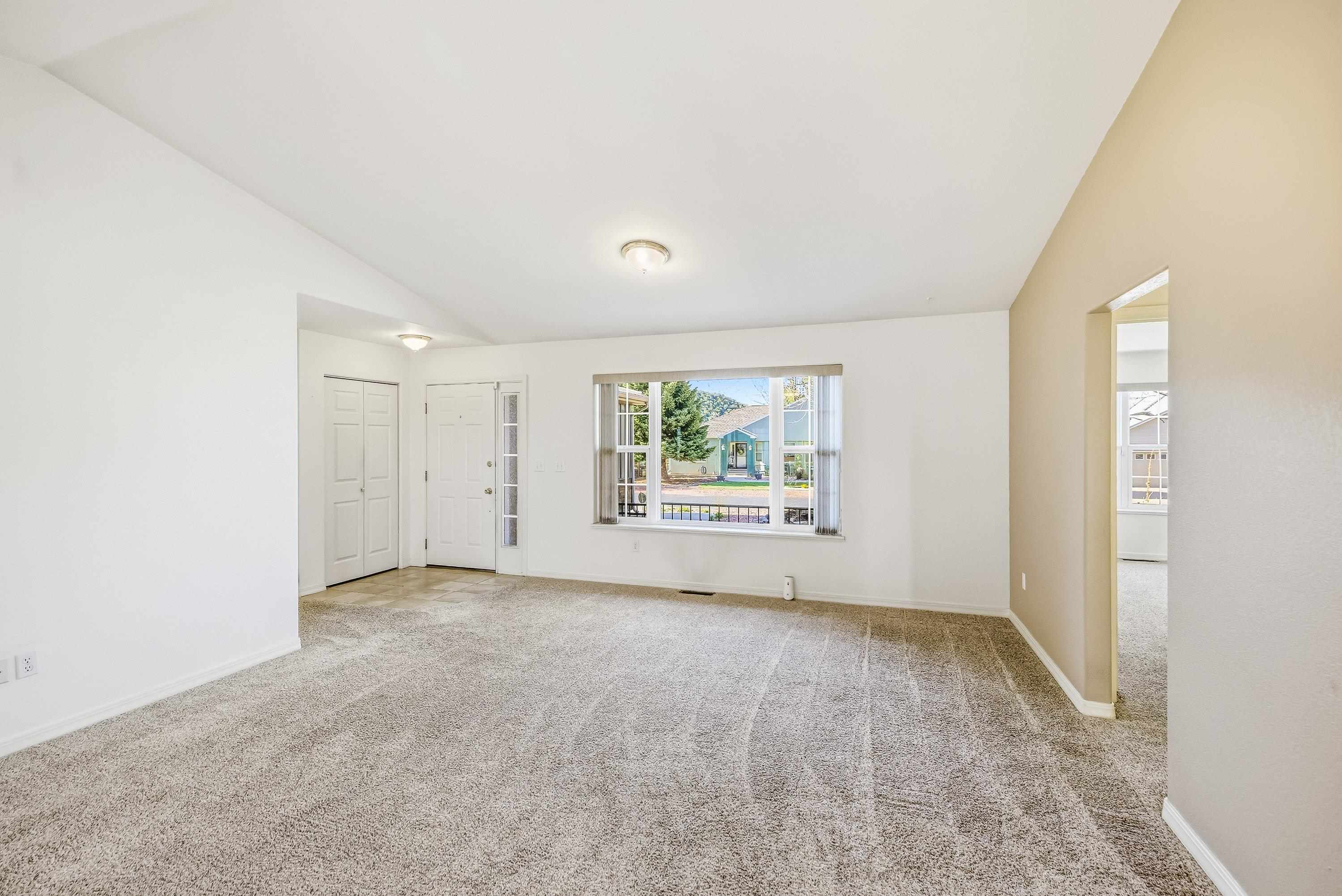 478 Se Birdie Circle Property Photo 3
