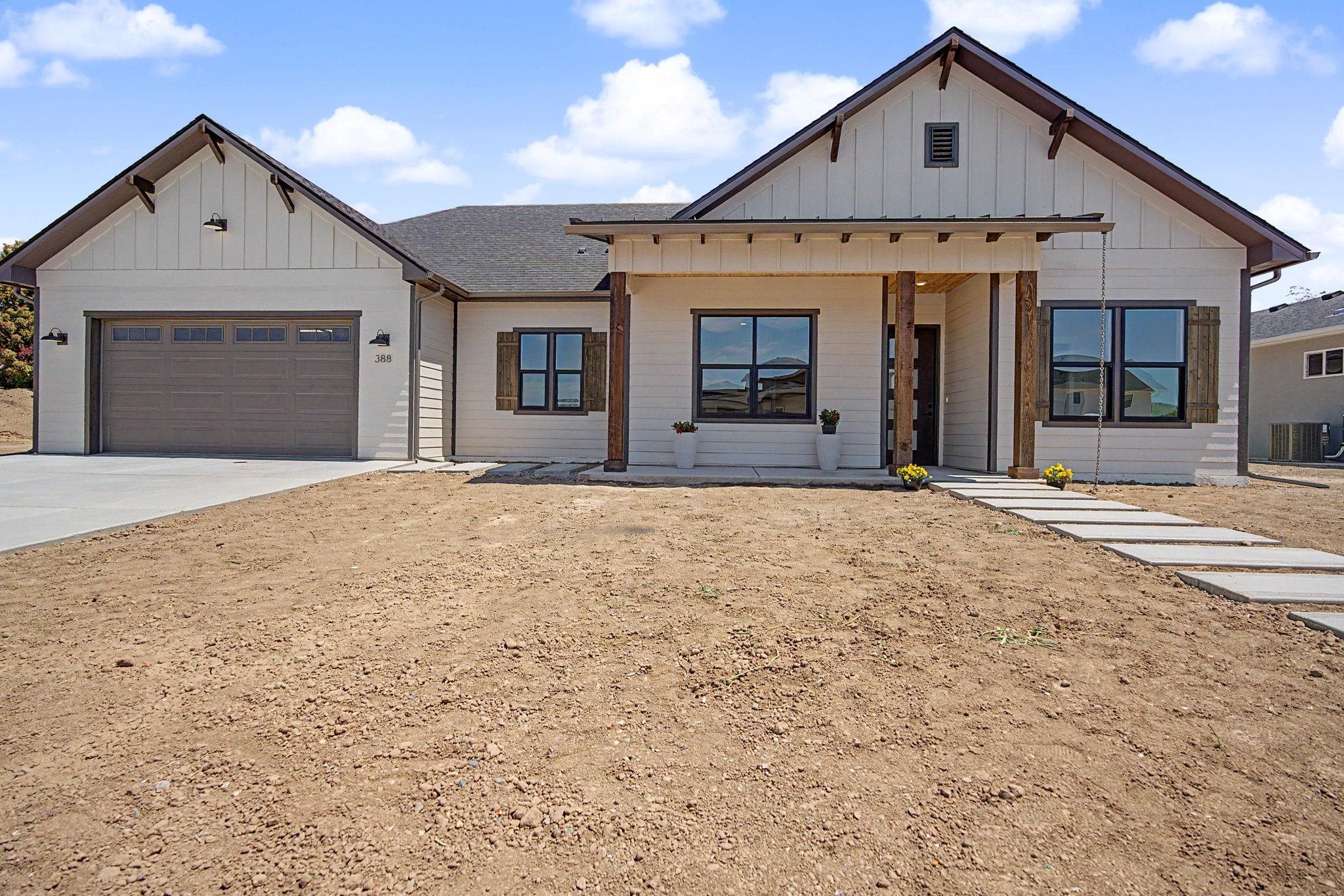 388 Hatchet Canyon Circle Property Photo 2