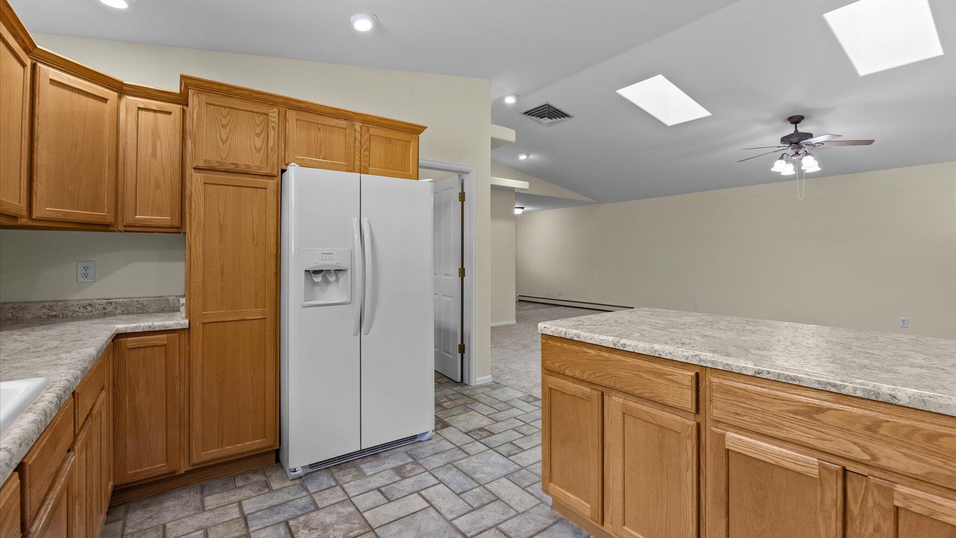 1533 Crest View Way Property Photo 7