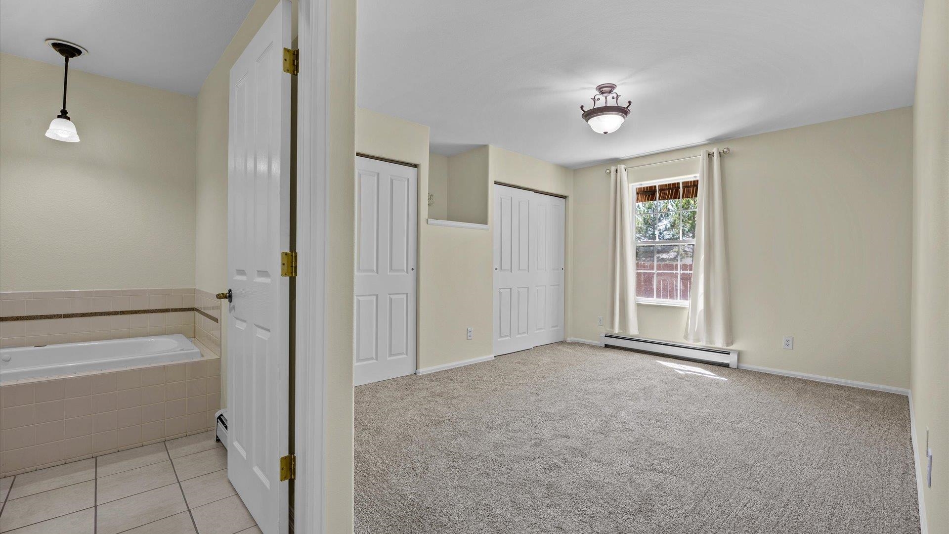 1533 Crest View Way Property Photo 9