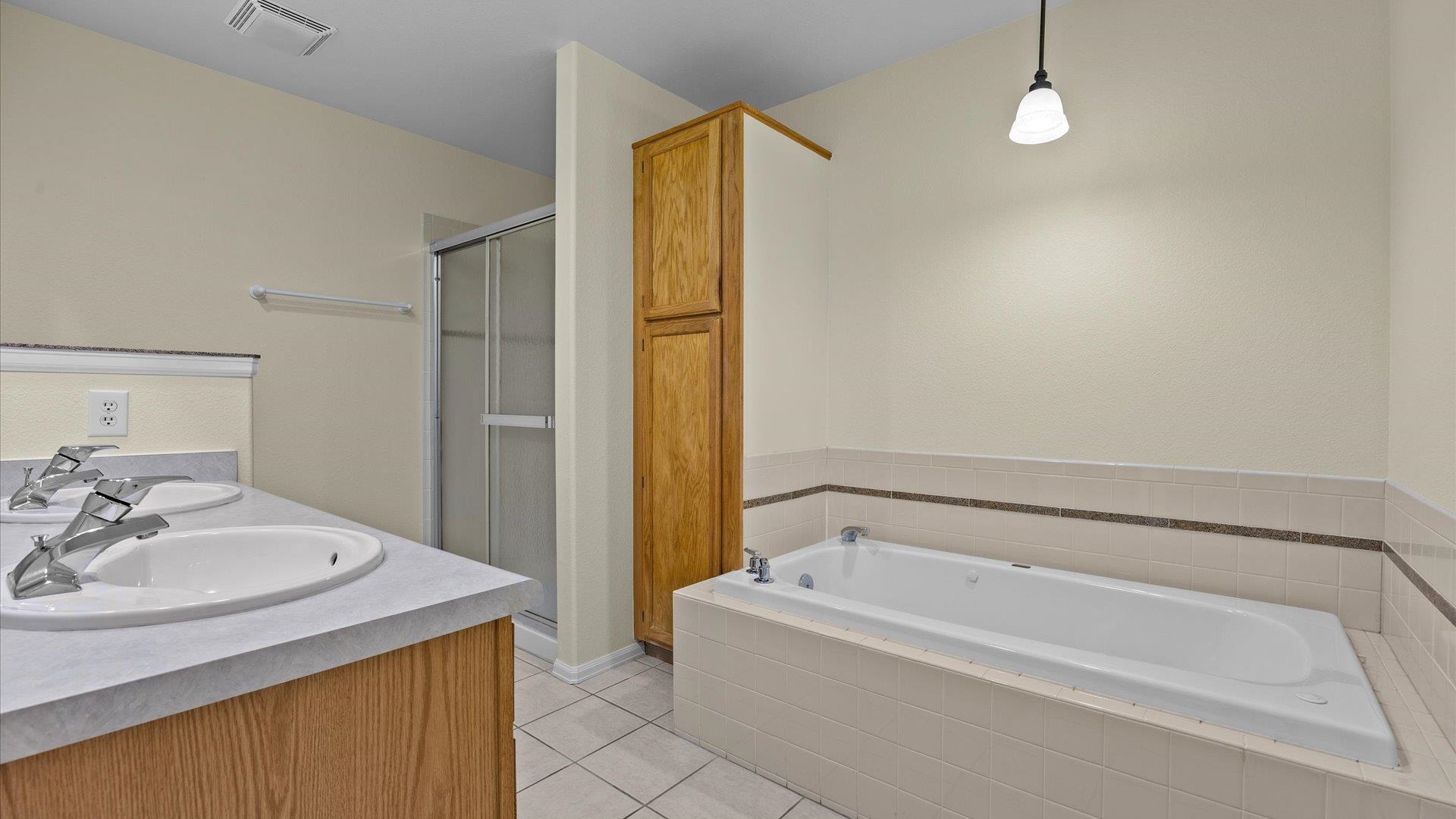 1533 Crest View Way Property Photo 11
