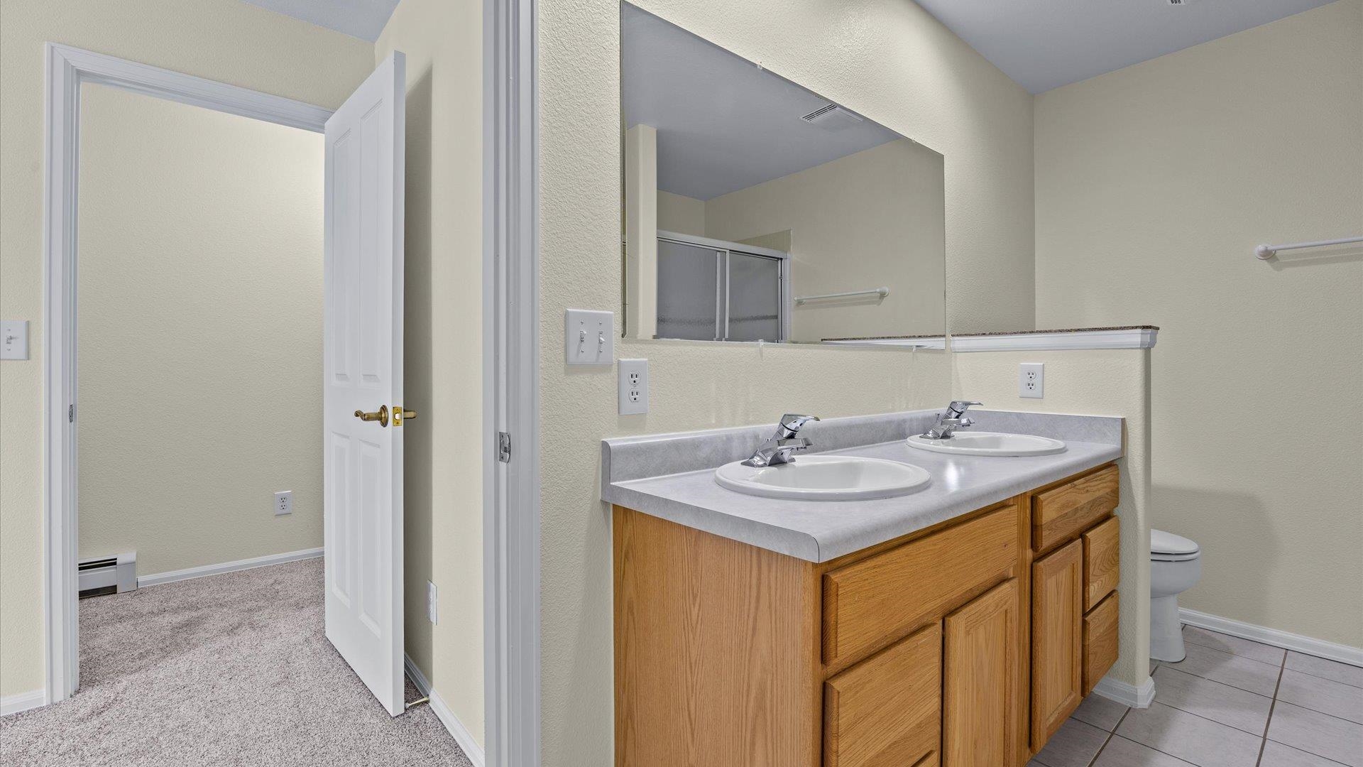 1533 Crest View Way Property Photo 12