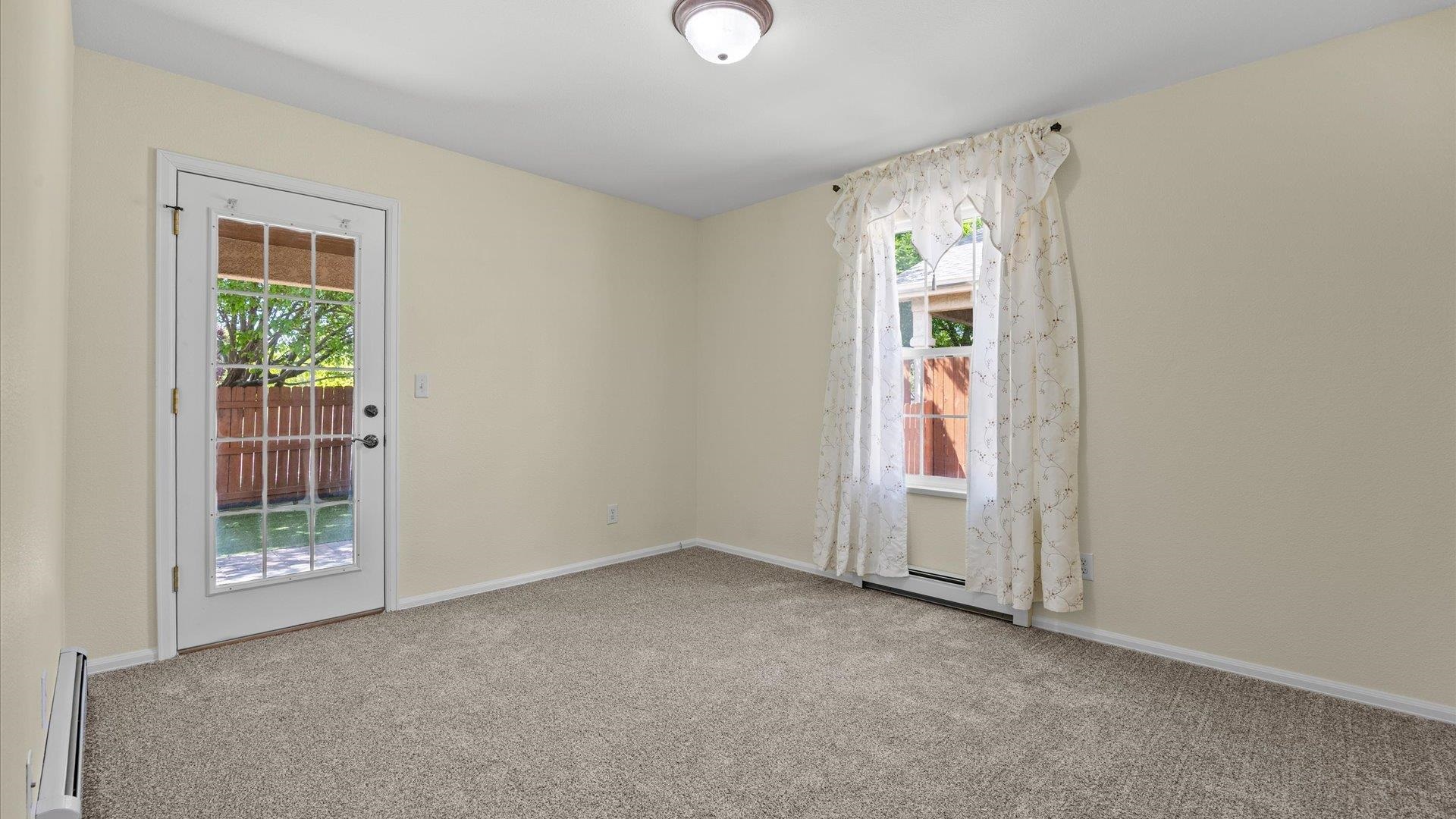 1533 Crest View Way Property Photo 13