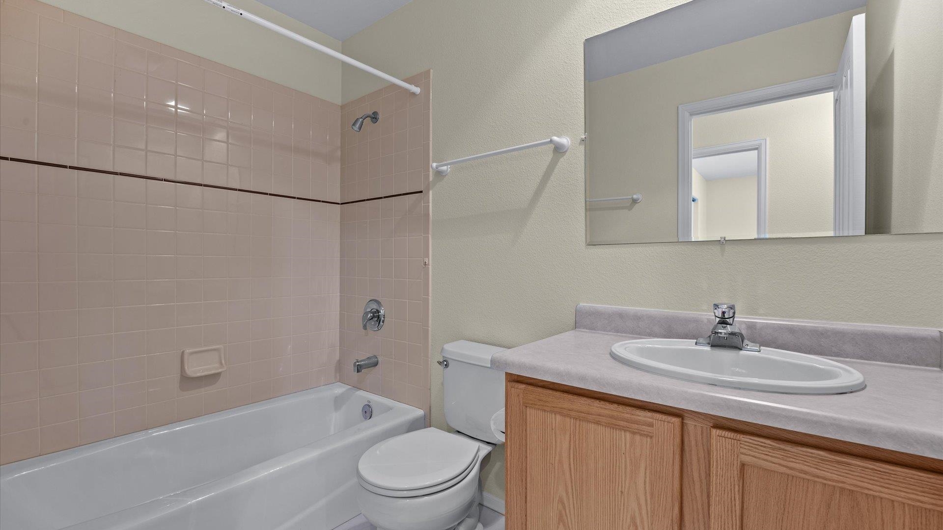 1533 Crest View Way Property Photo 14