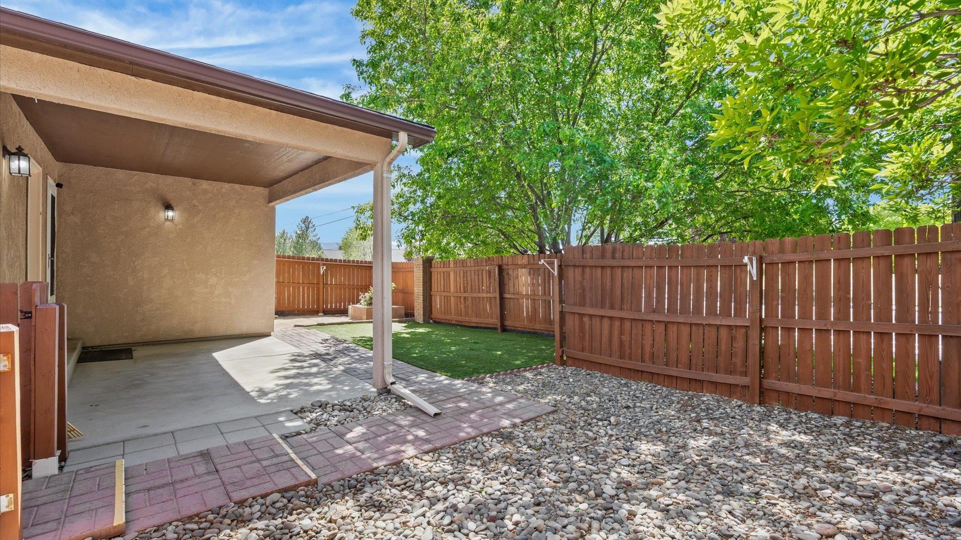 1533 Crest View Way Property Photo 16