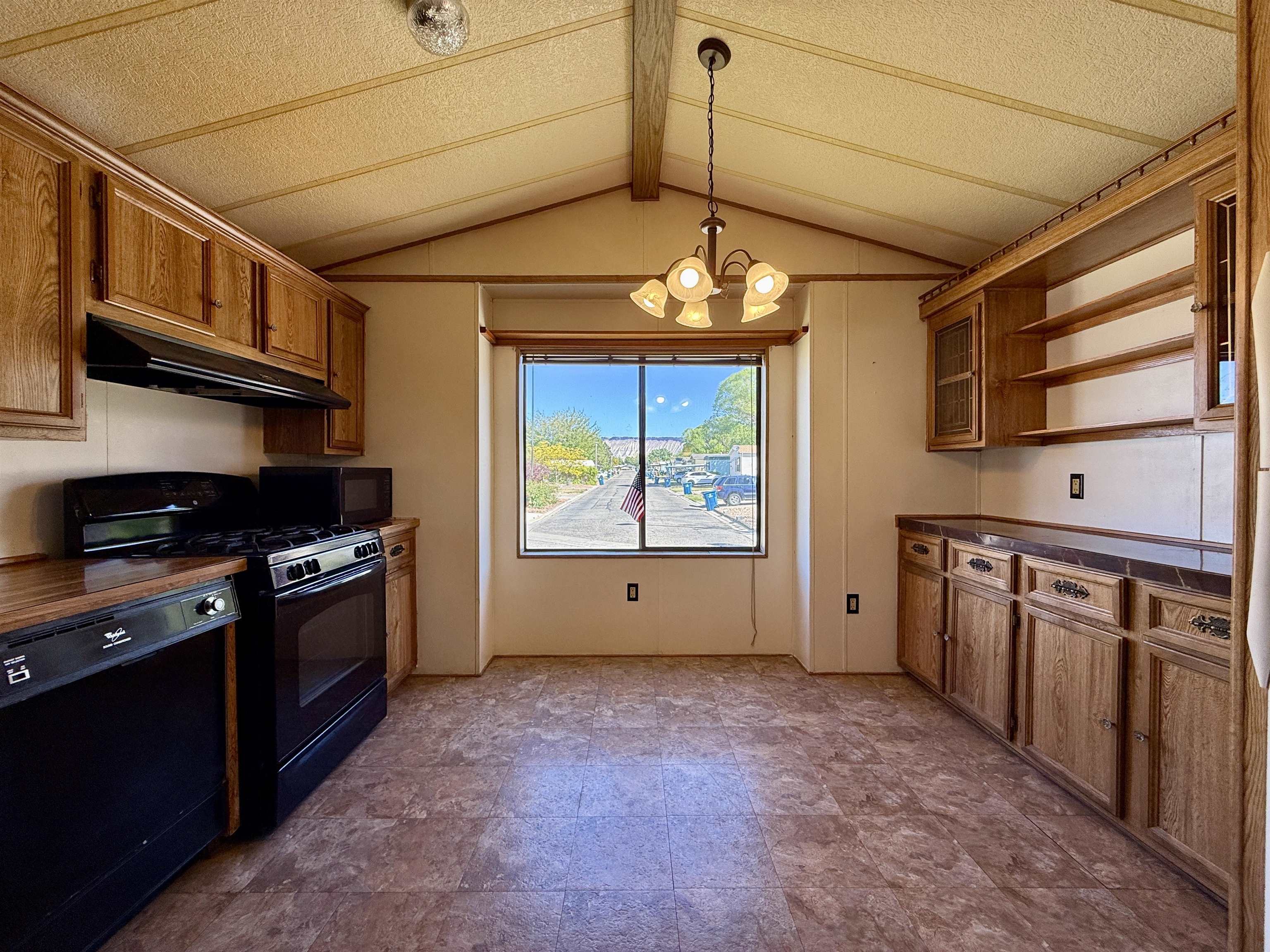 3251 E Road Property Photo 11