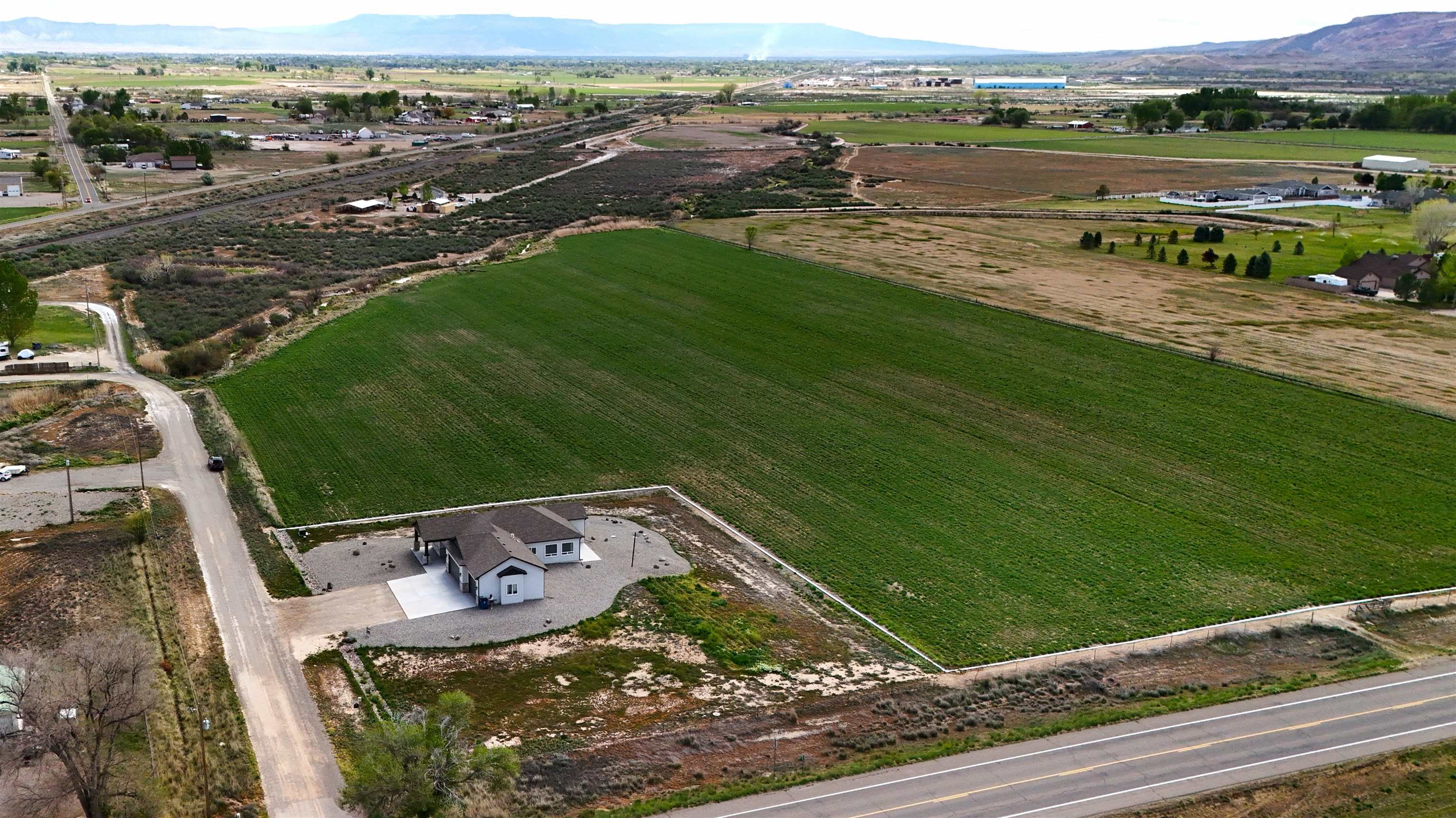 1309 M Road Property Photo 2