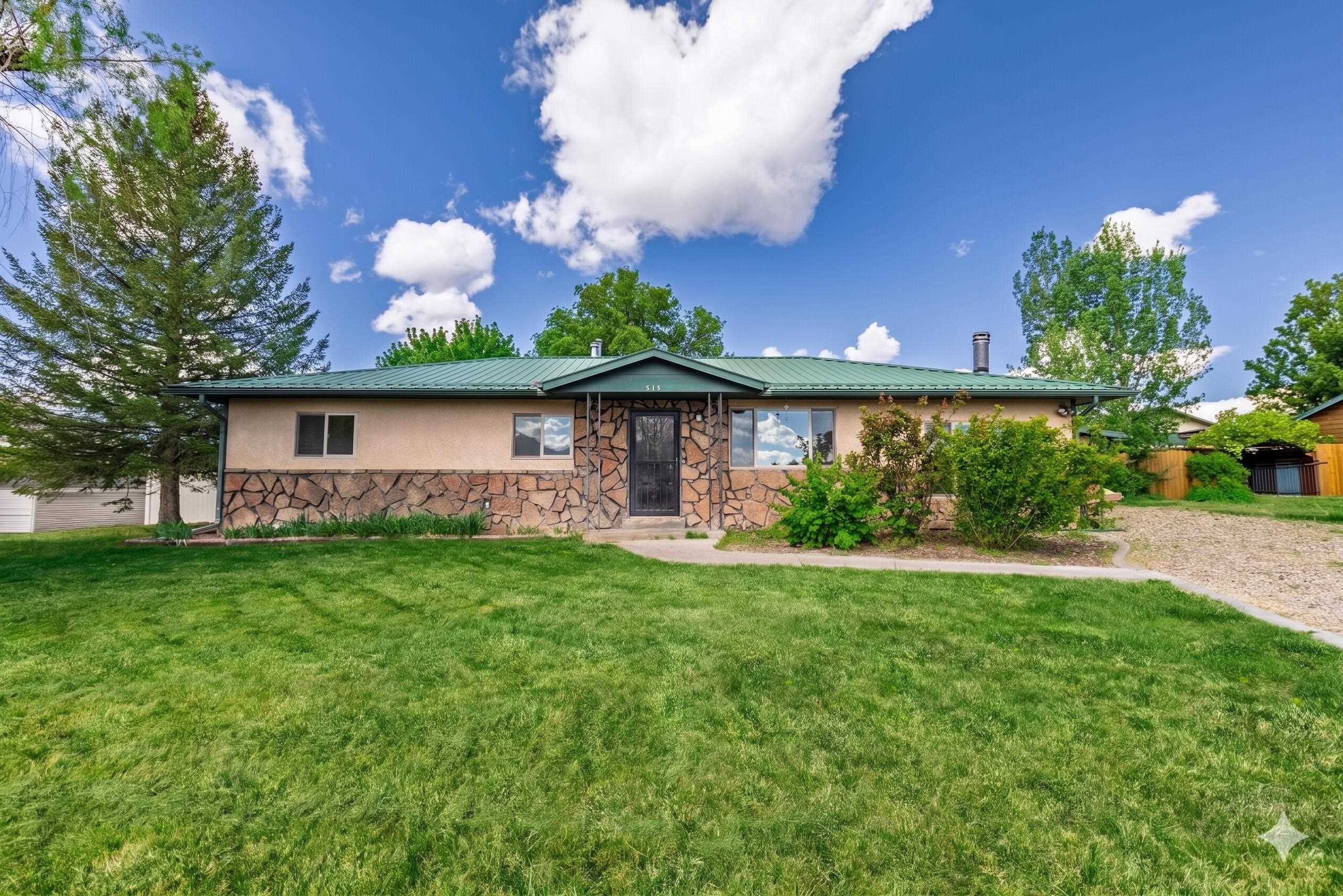 516 Willow Drive Property Photo 1