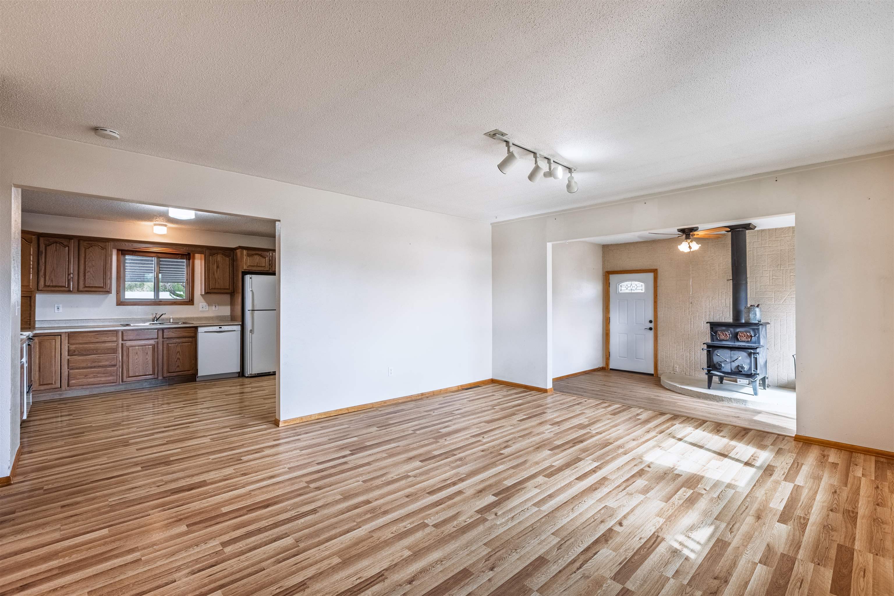 516 Willow Drive Property Photo 2