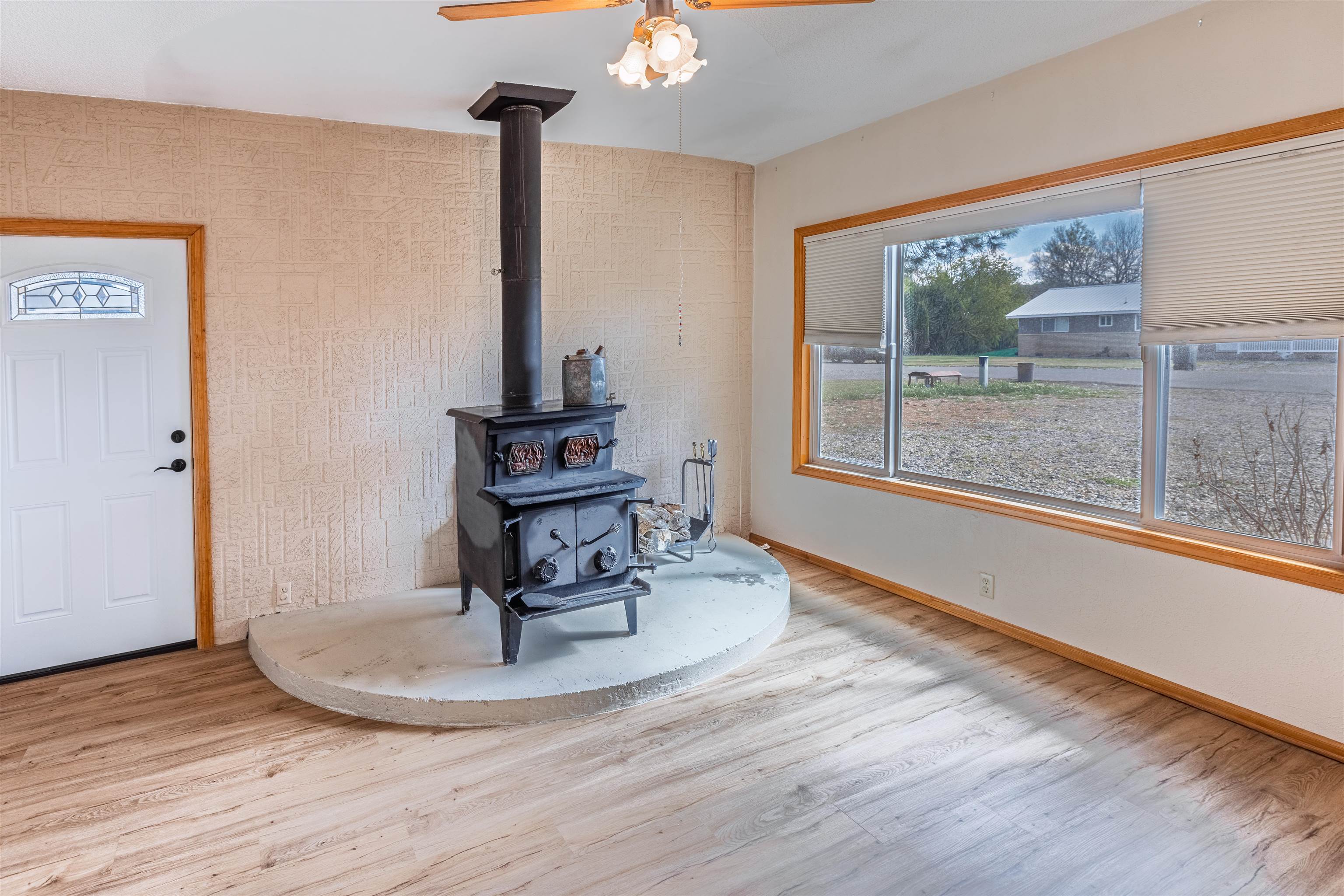 516 Willow Drive Property Photo 3