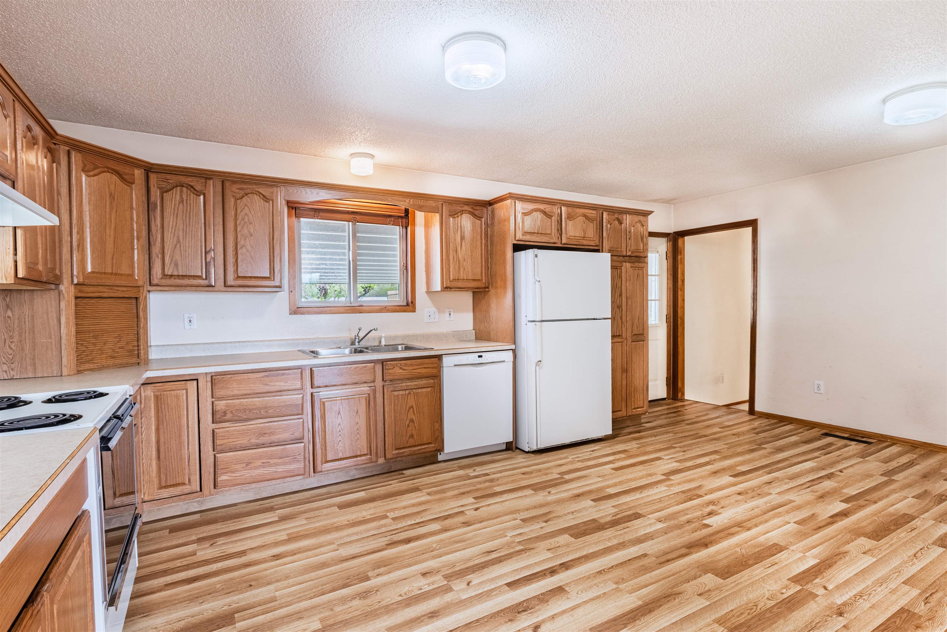 516 Willow Drive Property Photo 4