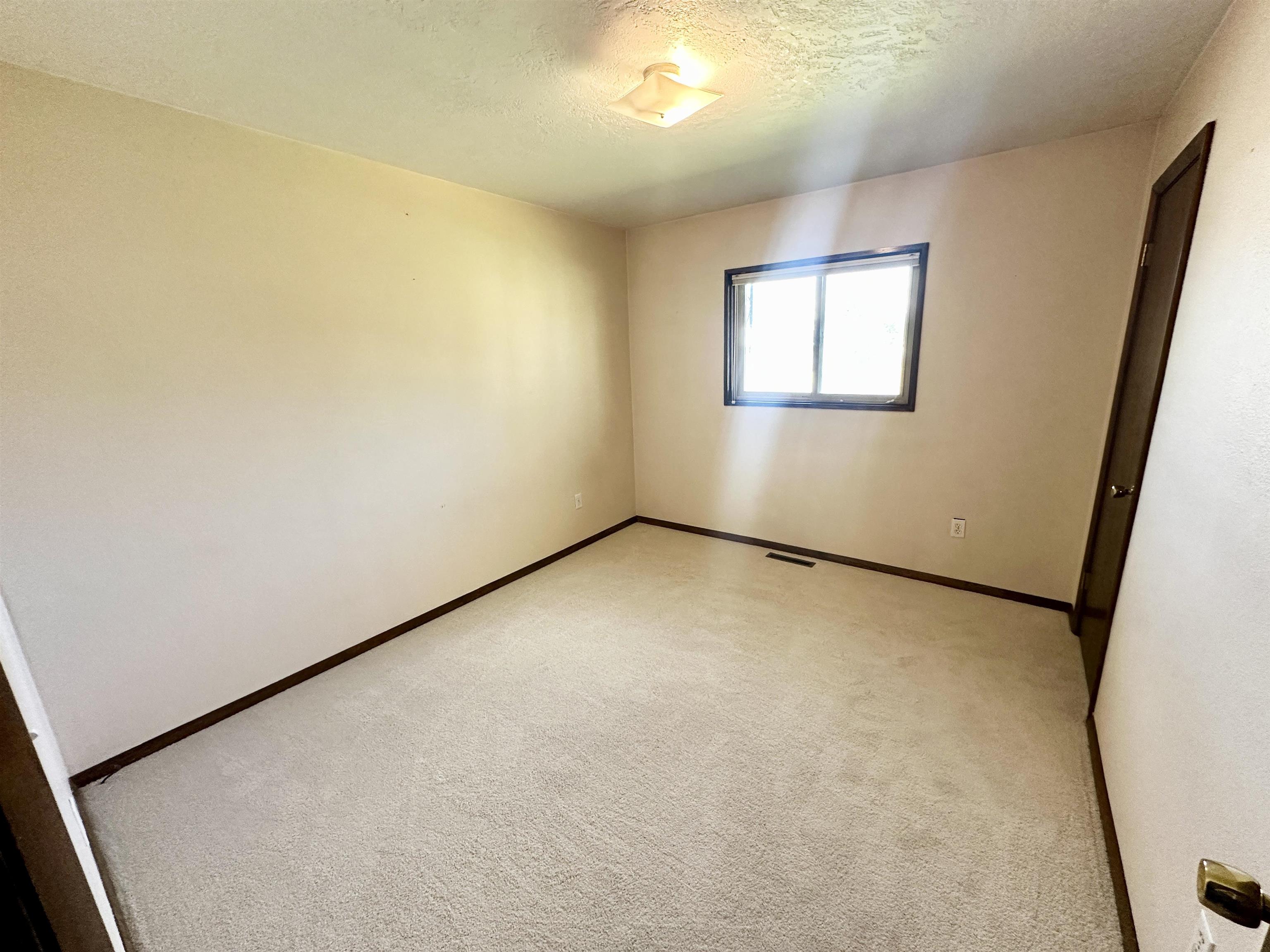 516 Willow Drive Property Photo 9