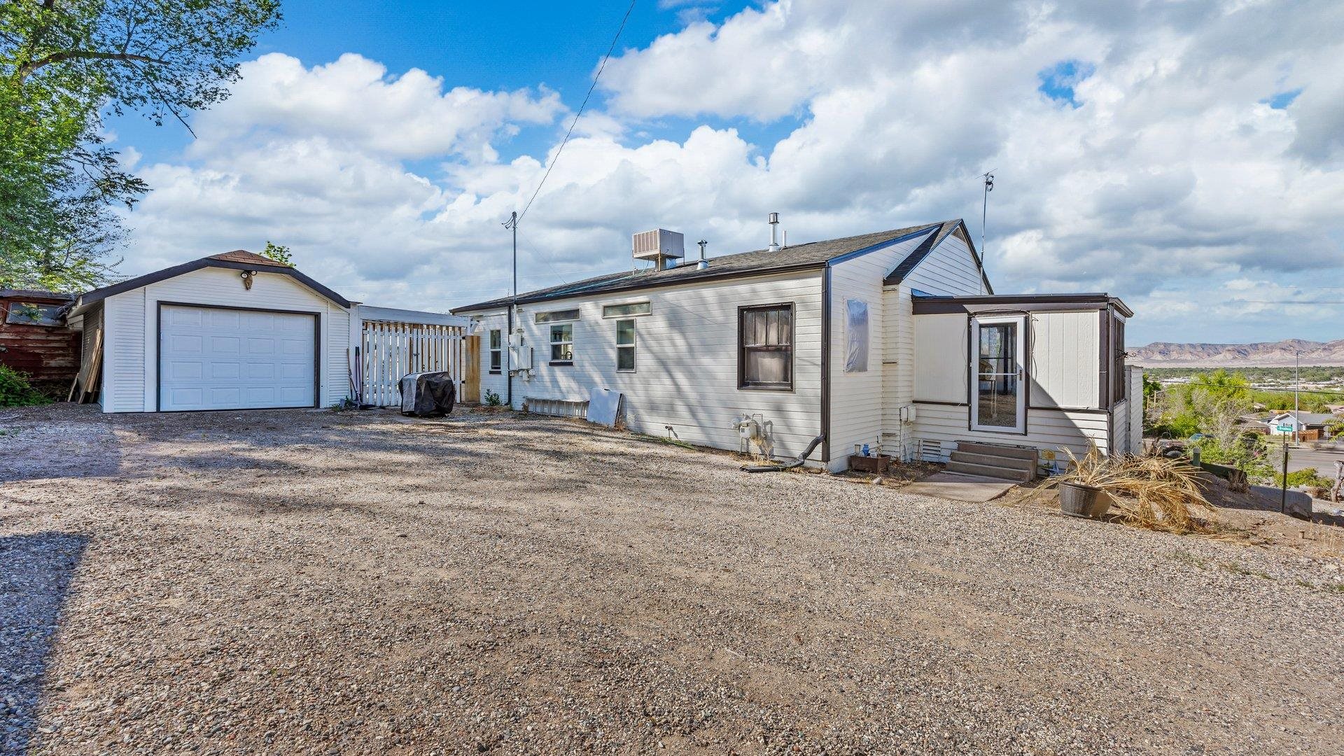 2483 S Broadway Property Photo 5