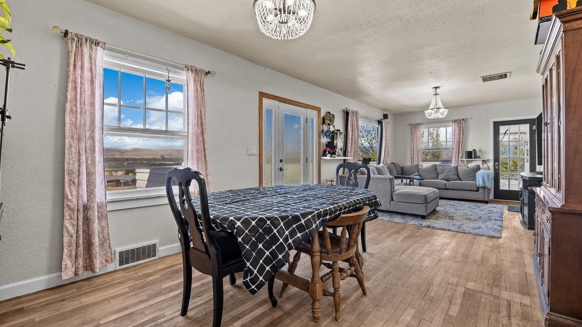 2483 S Broadway Property Photo 10