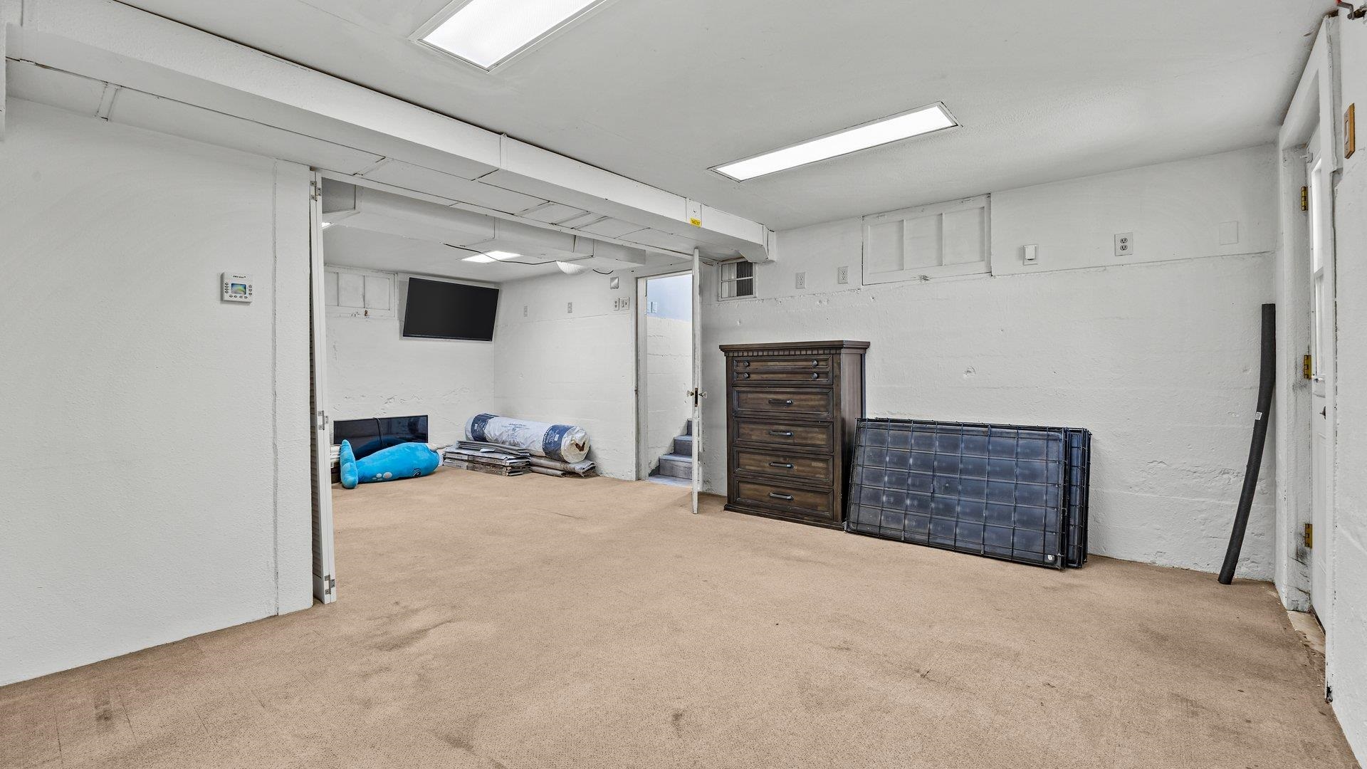 2483 S Broadway Property Photo 21