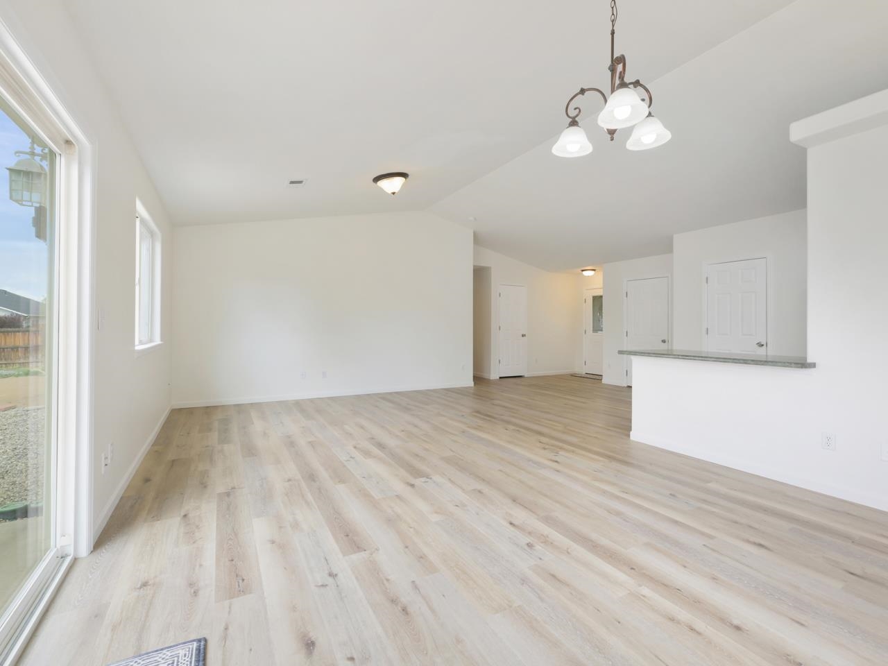 2975 Summerbrook Drive Property Photo 4