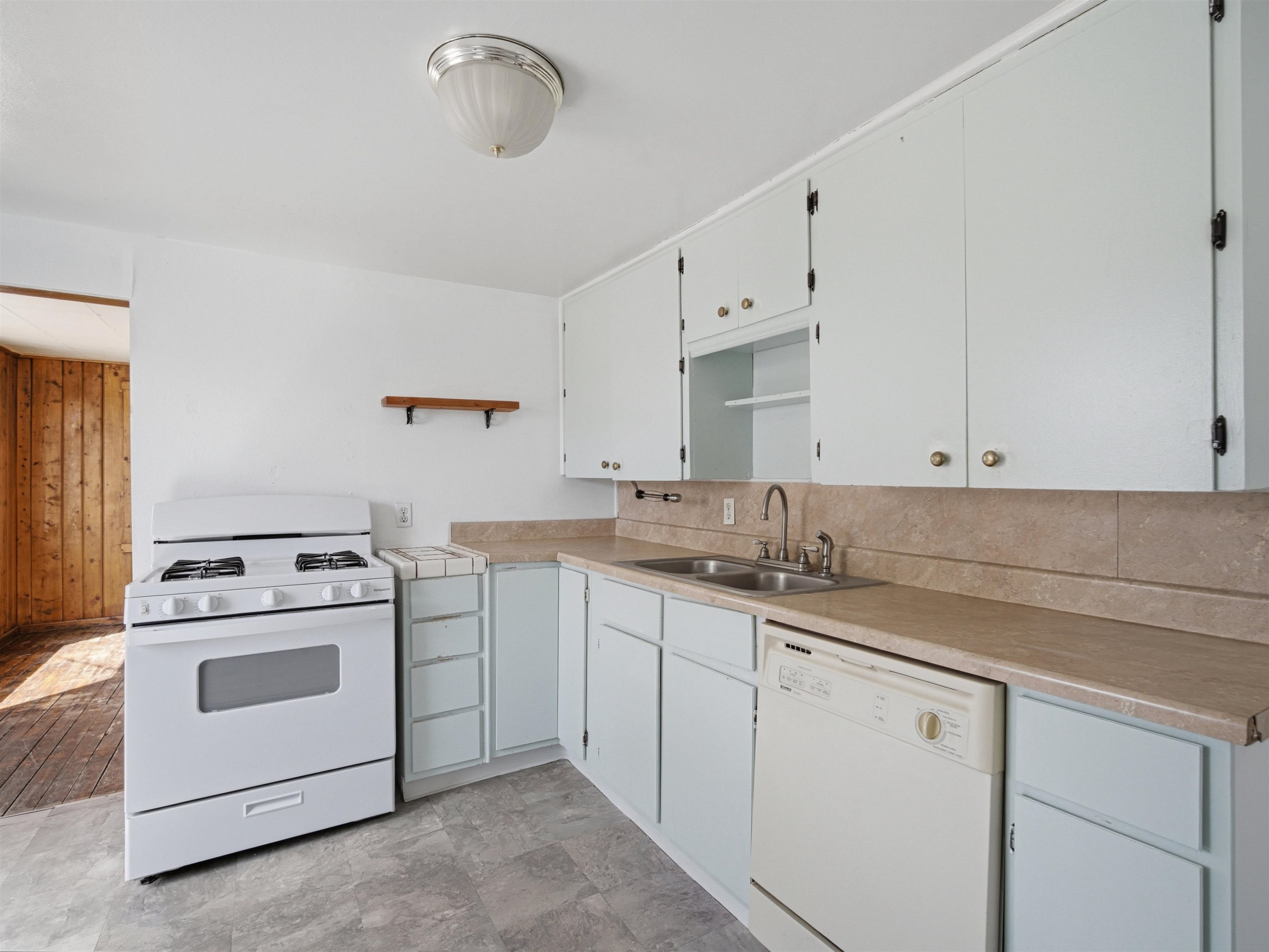510 Court Road Property Photo 12