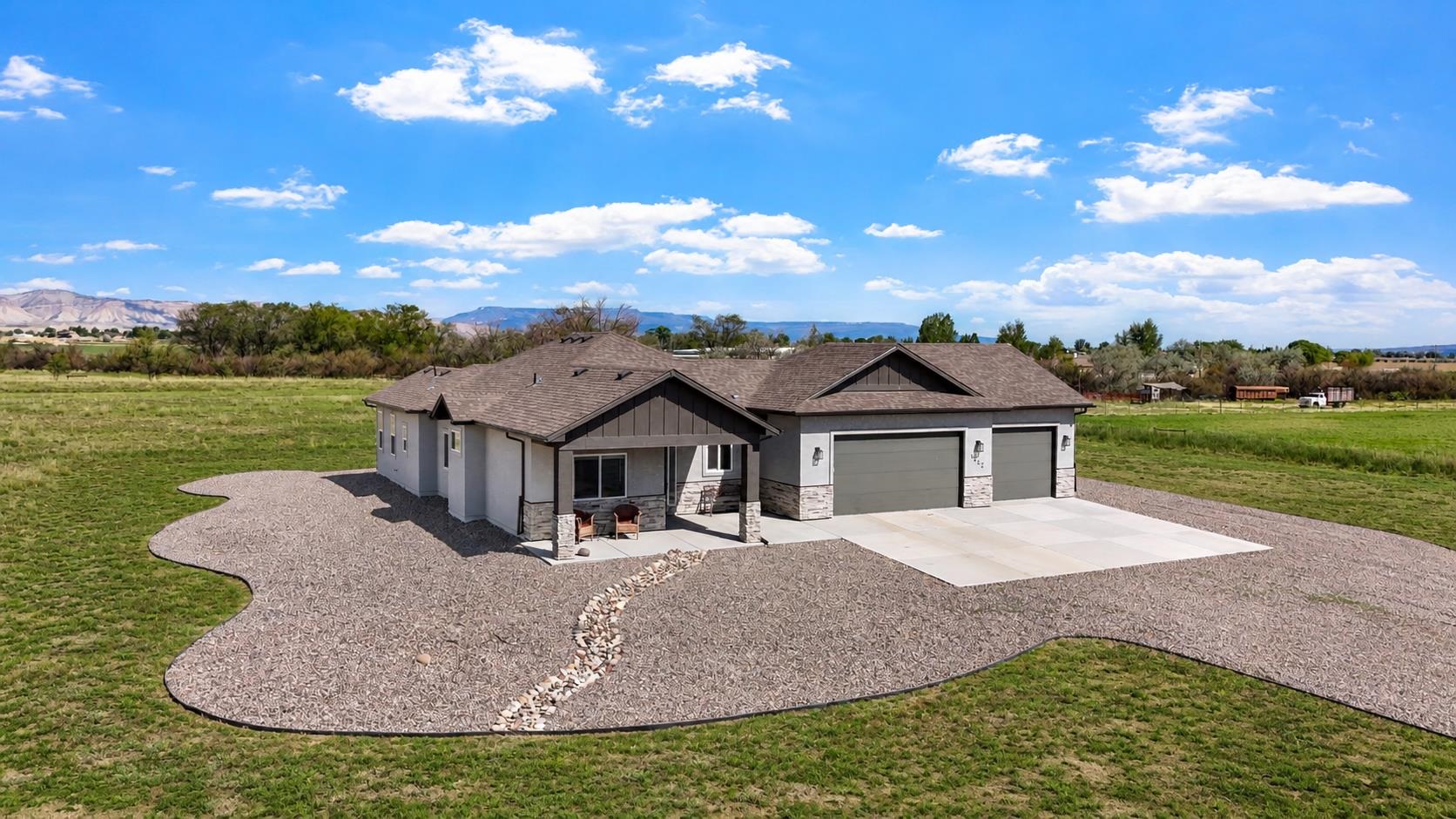 1240 21 Road Property Photo 2