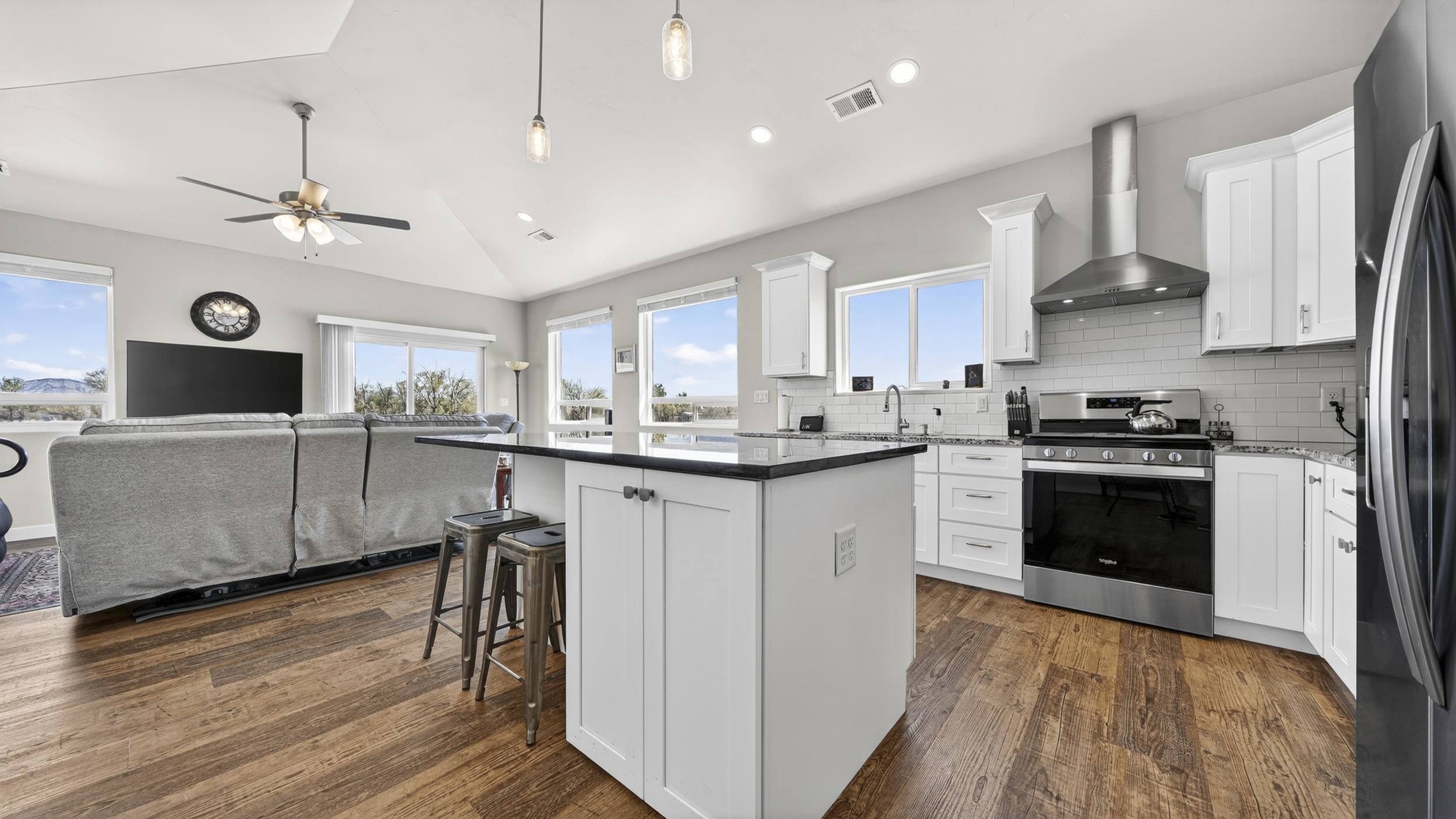 1240 21 Road Property Photo 6