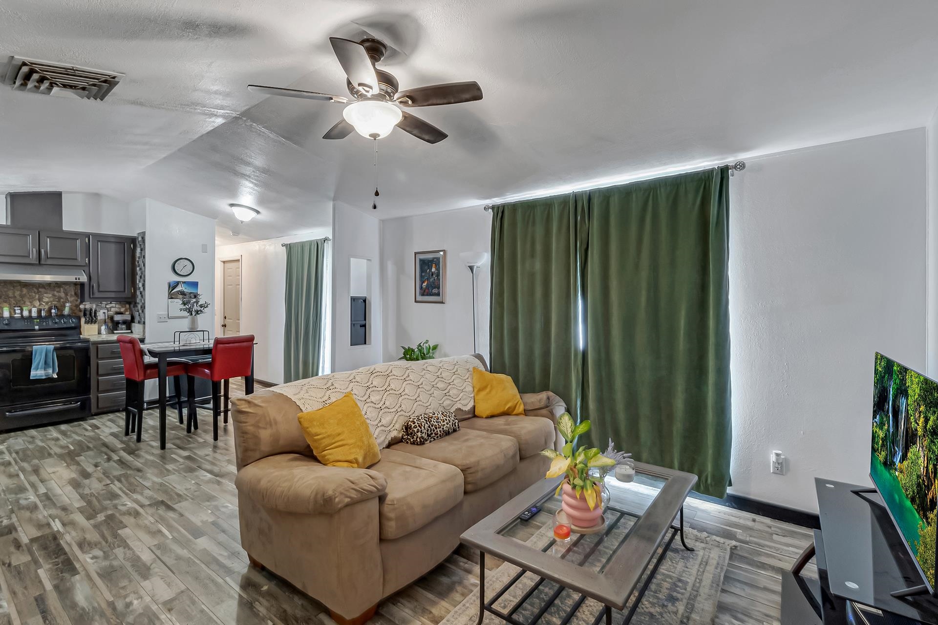 2845 North Avenue Property Photo 12