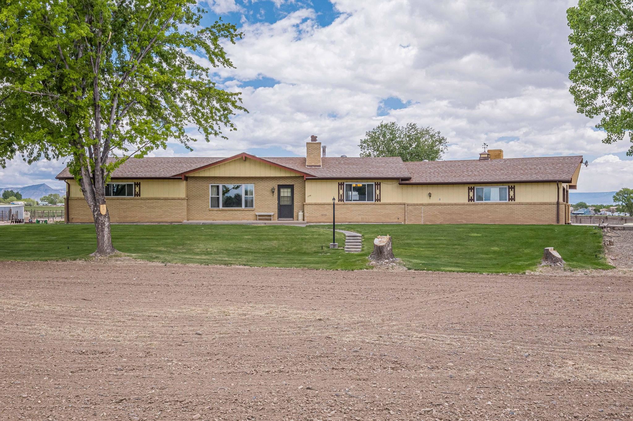 1176 17 1/2 Road Property Photo 2