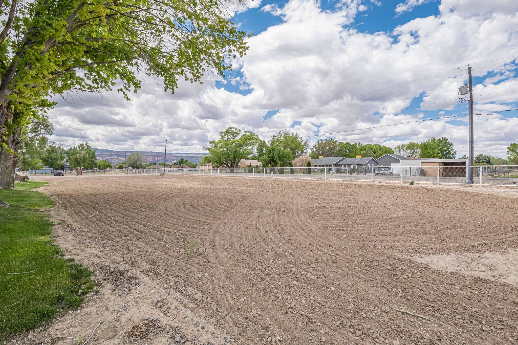1176 17 1/2 Road Property Photo 4
