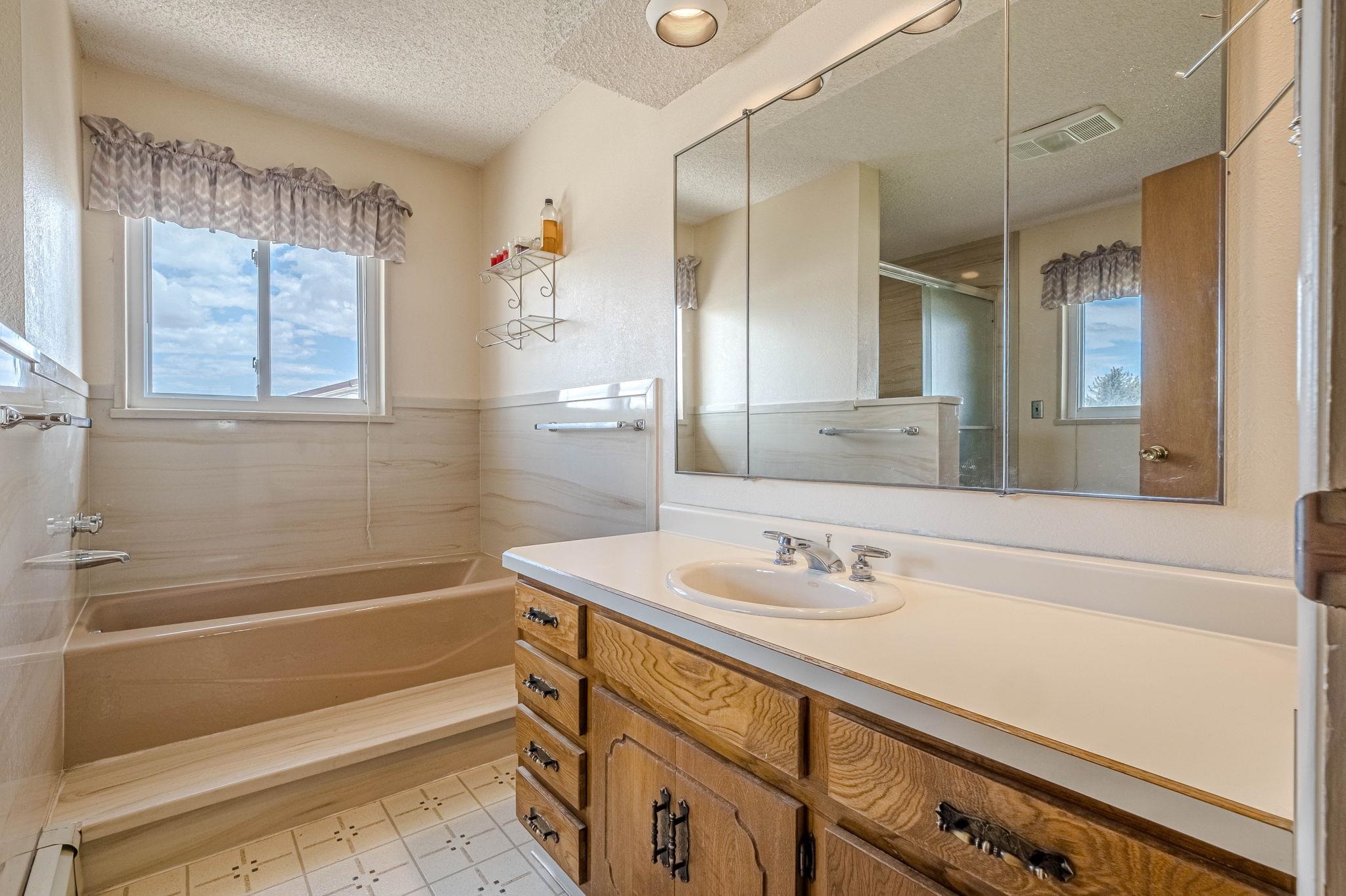 1176 17 1/2 Road Property Photo 24