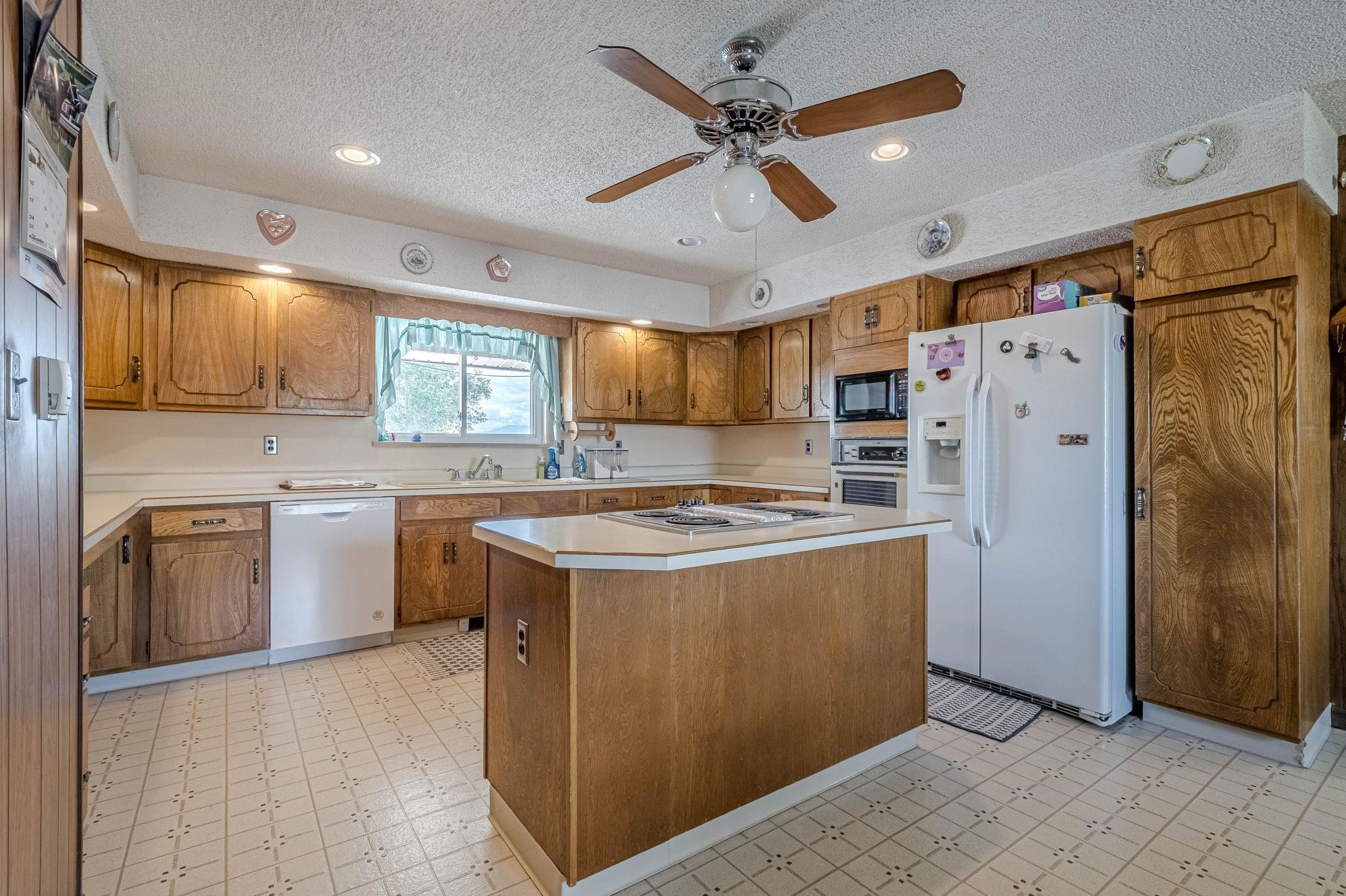 1176 17 1/2 Road Property Photo 26