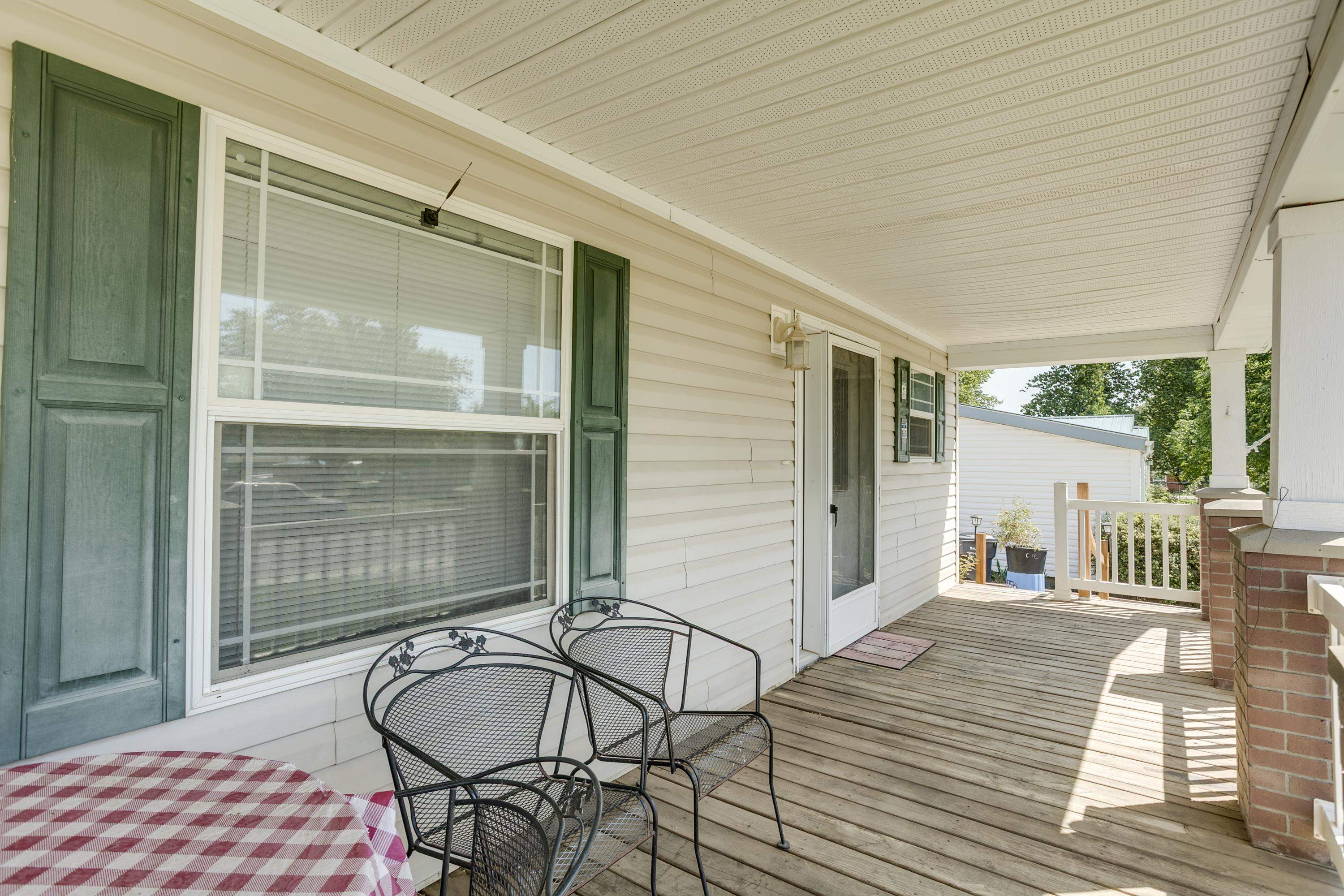 580 Denver Avenue Property Photo 7