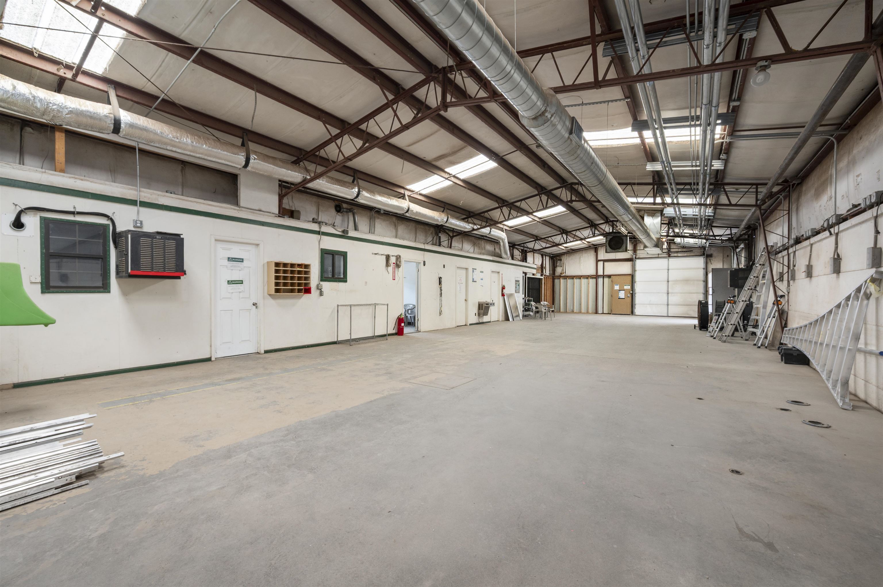1041 N River Road Property Photo 11