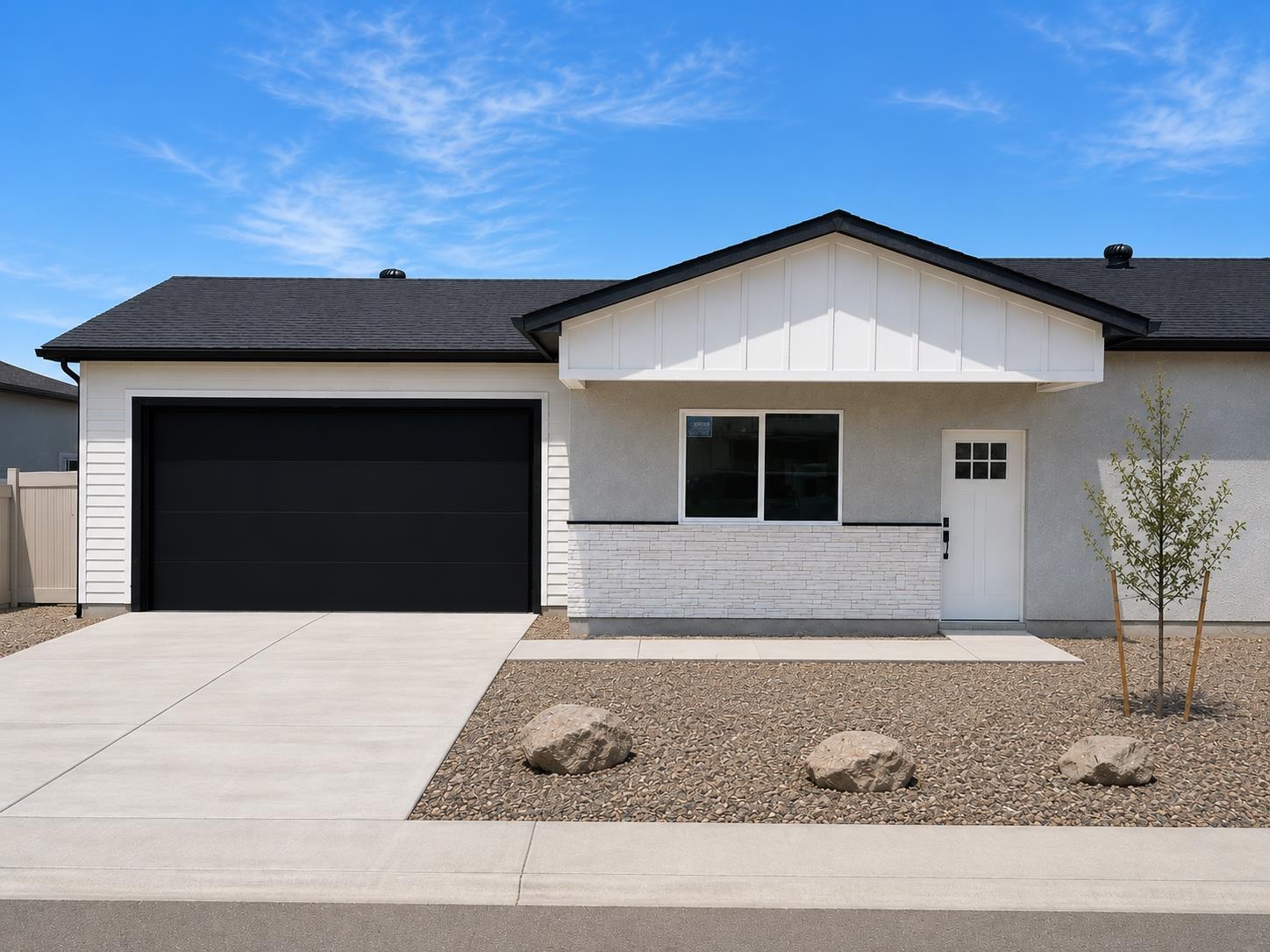 2636 B 1/2 Road Property Photo 1