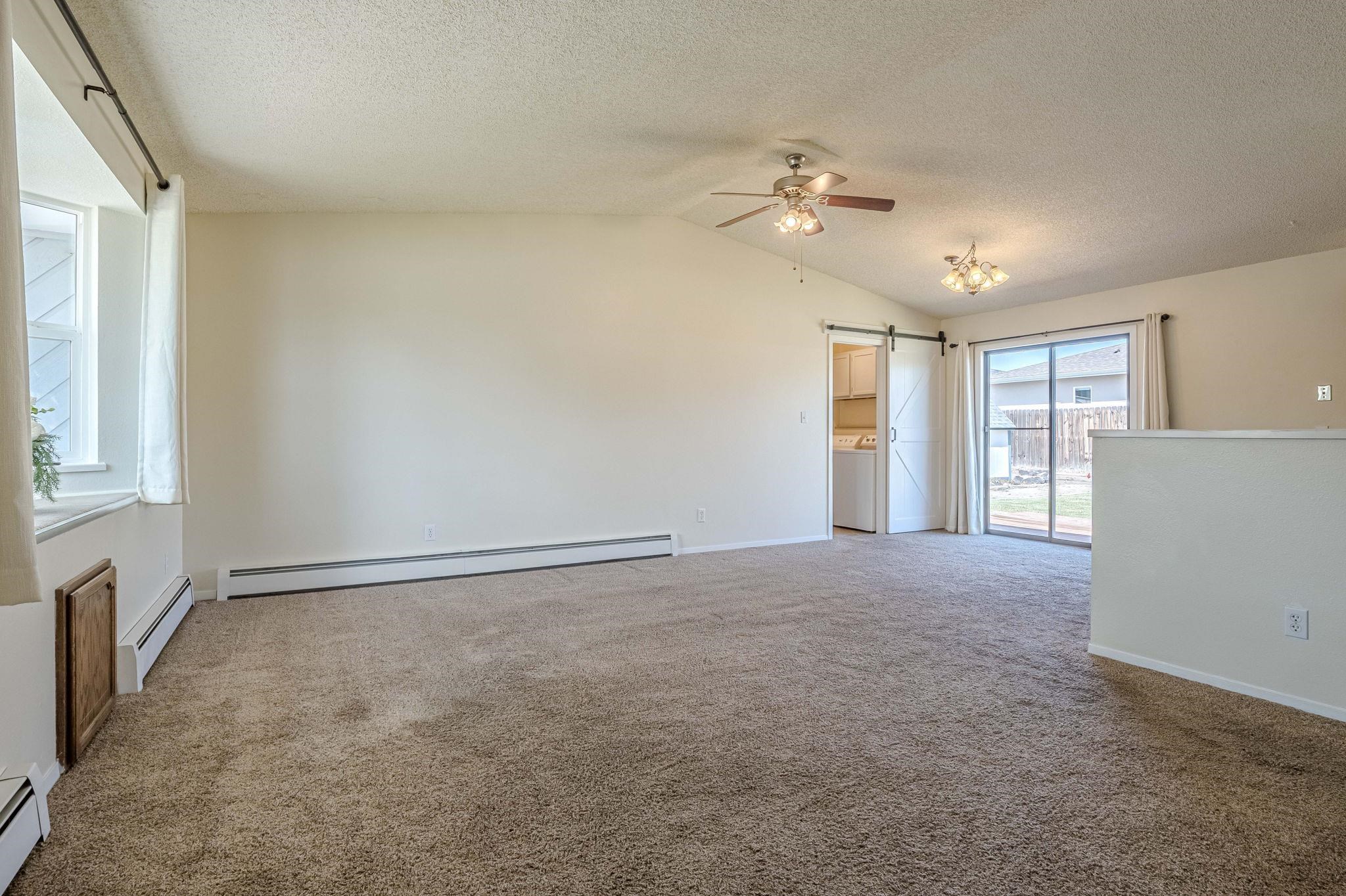 384 1/2 Dry Fork Way Property Photo 4