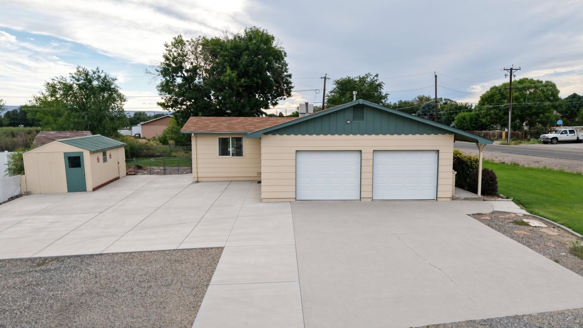 3019 E 1/2 Road Property Photo 2
