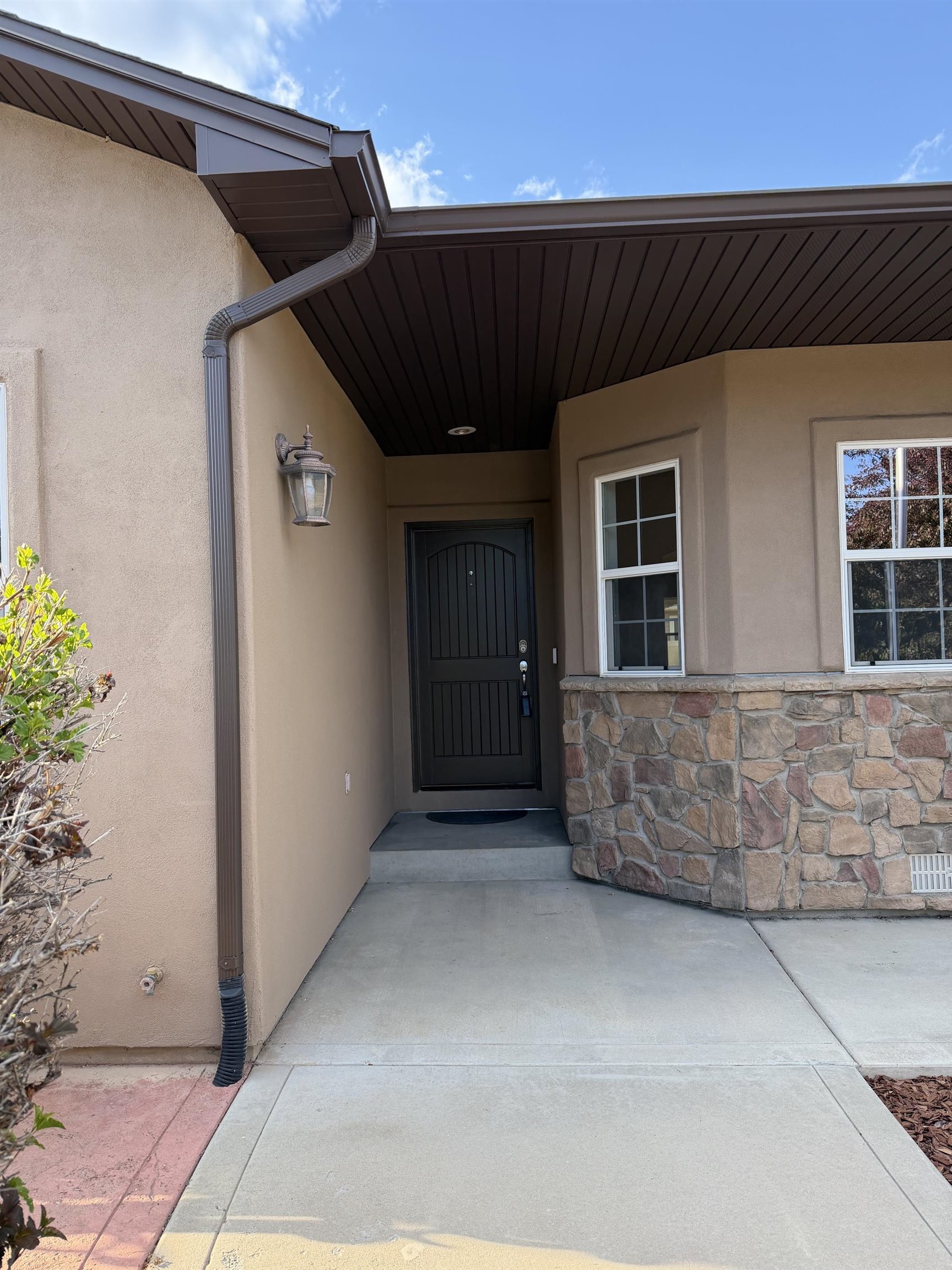 703 Comstock Drive Property Photo 3