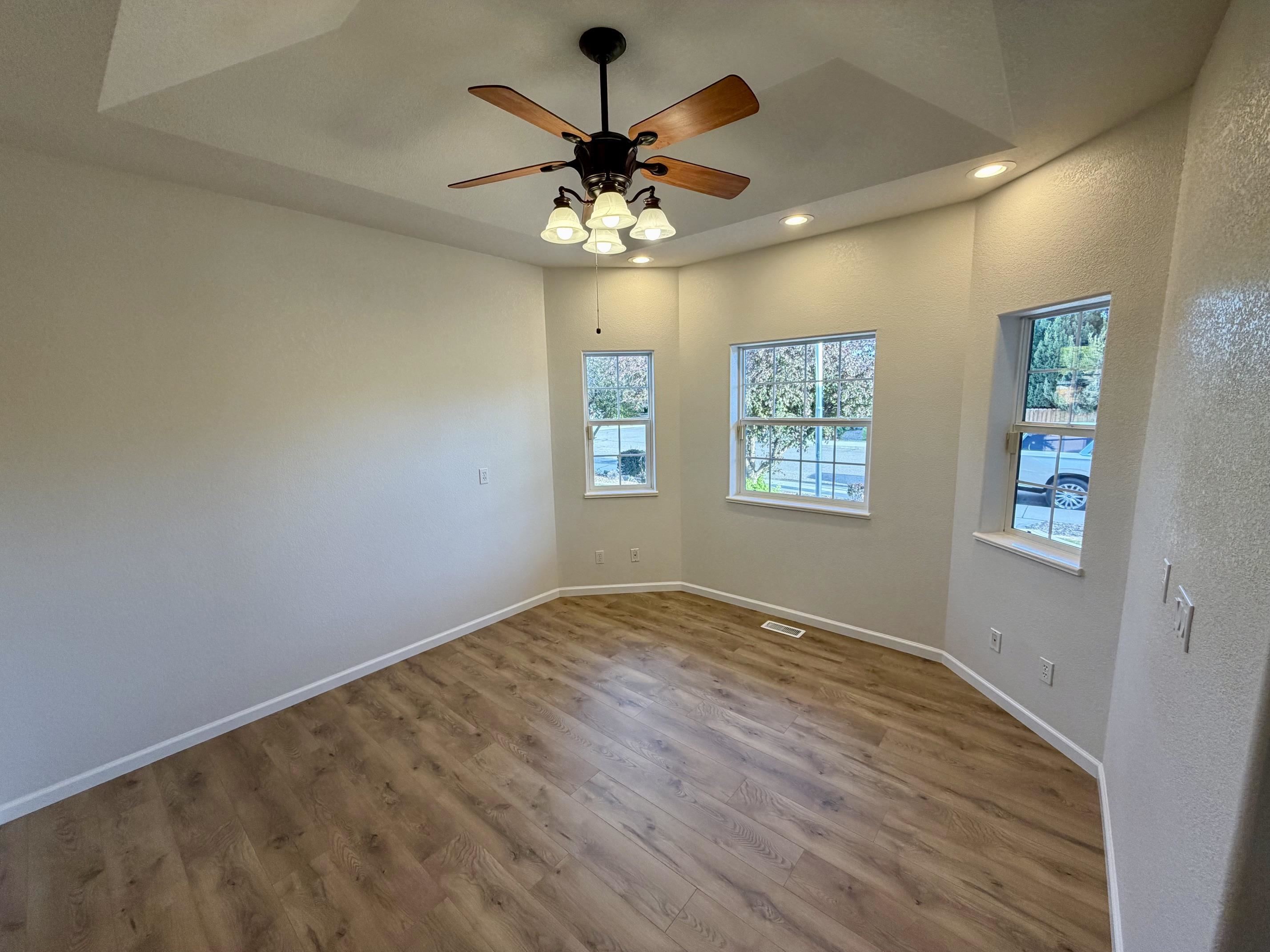 703 Comstock Drive Property Photo 10