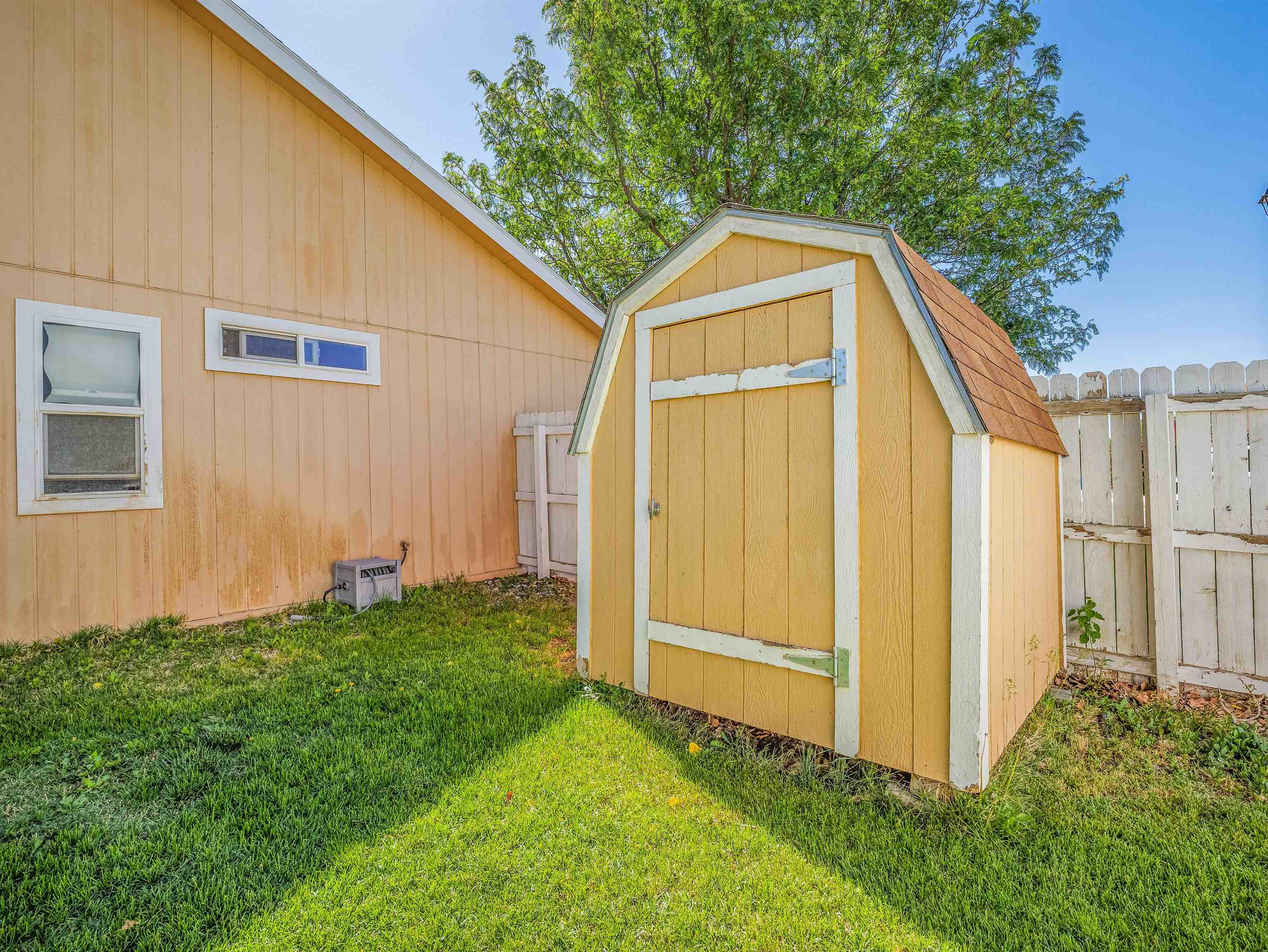 2980 1/2 Redbud Court Property Photo 25